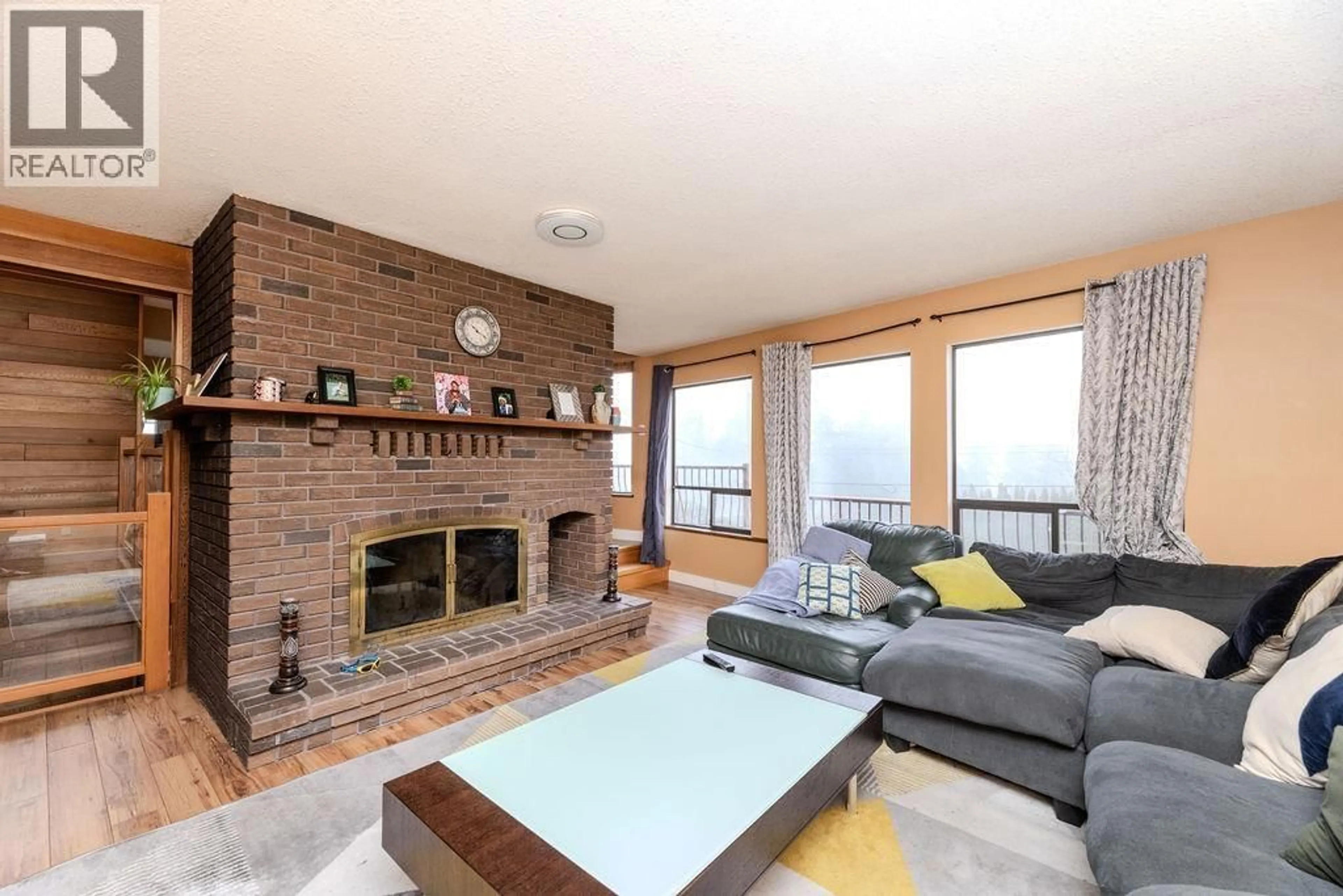 Living room with furniture, wood/laminate floor for 4934 GEER ROAD, Sechelt British Columbia V0N3A2