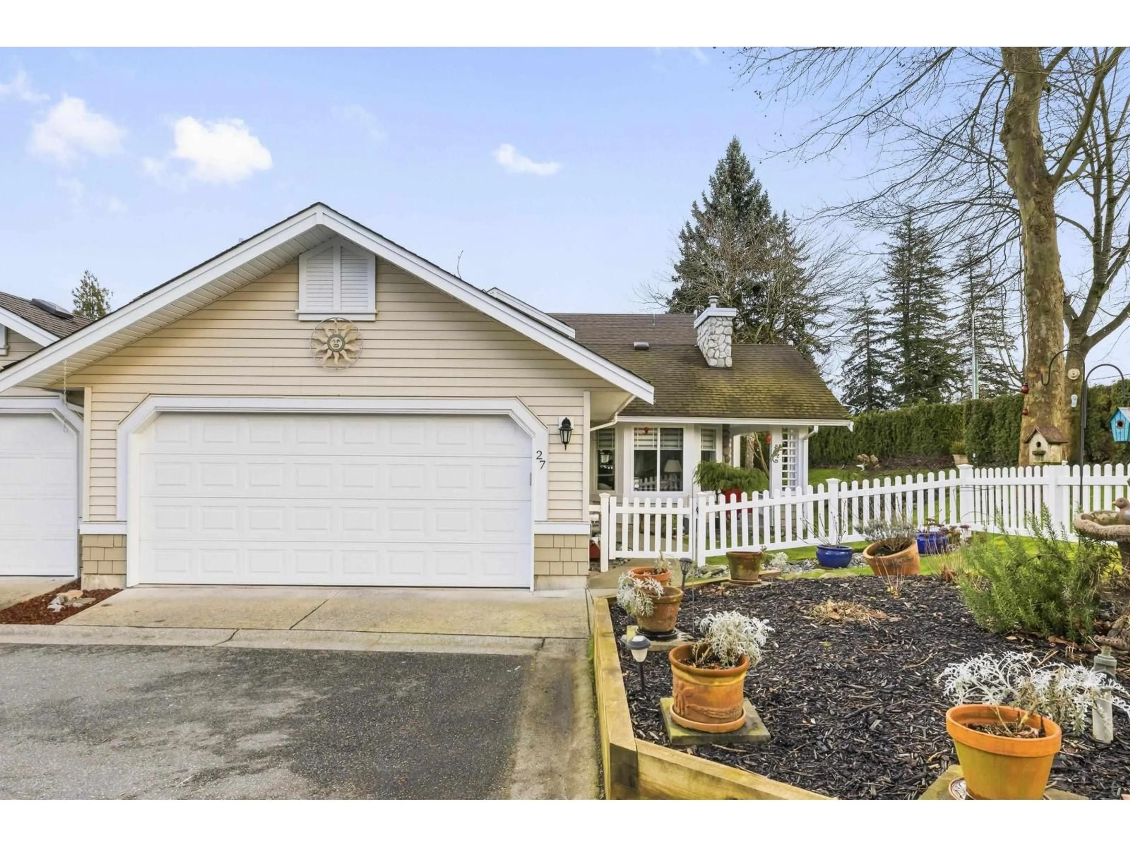 Home with vinyl exterior material, street for 27 - 6488 168 STREET, Surrey British Columbia V3S8Z1