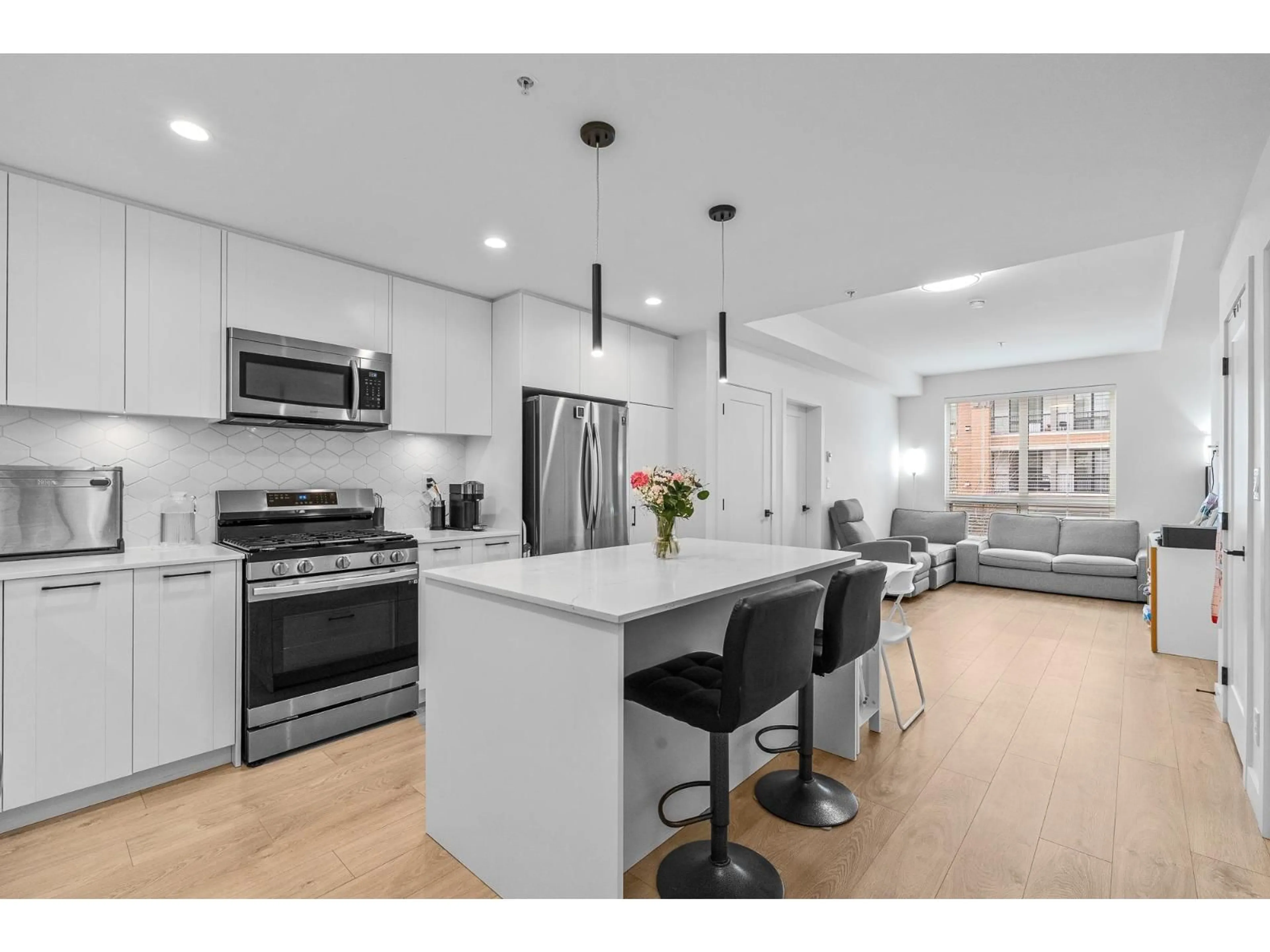 Open concept kitchen, unknown for 210 - 20052 83A AVENUE, Langley British Columbia V2Y3P4