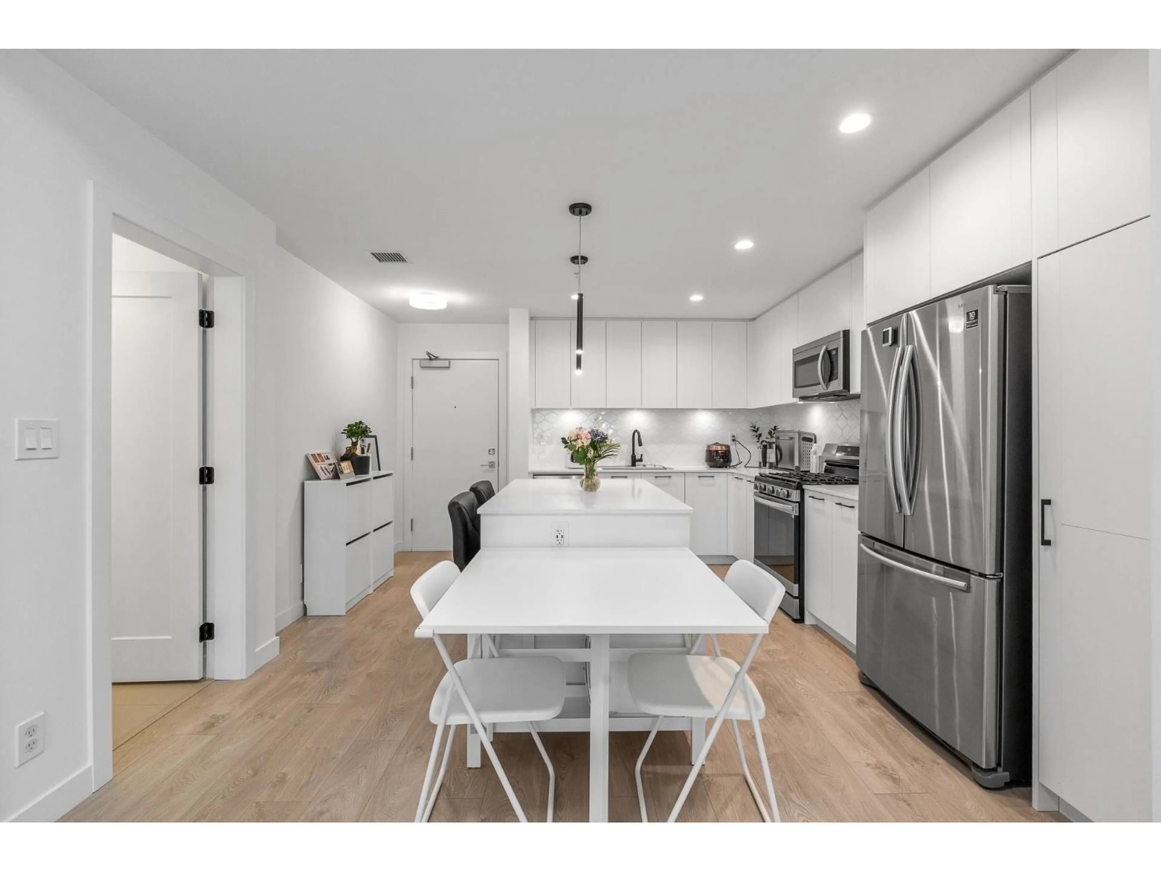 Open concept kitchen, unknown for 210 - 20052 83A AVENUE, Langley British Columbia V2Y3P4