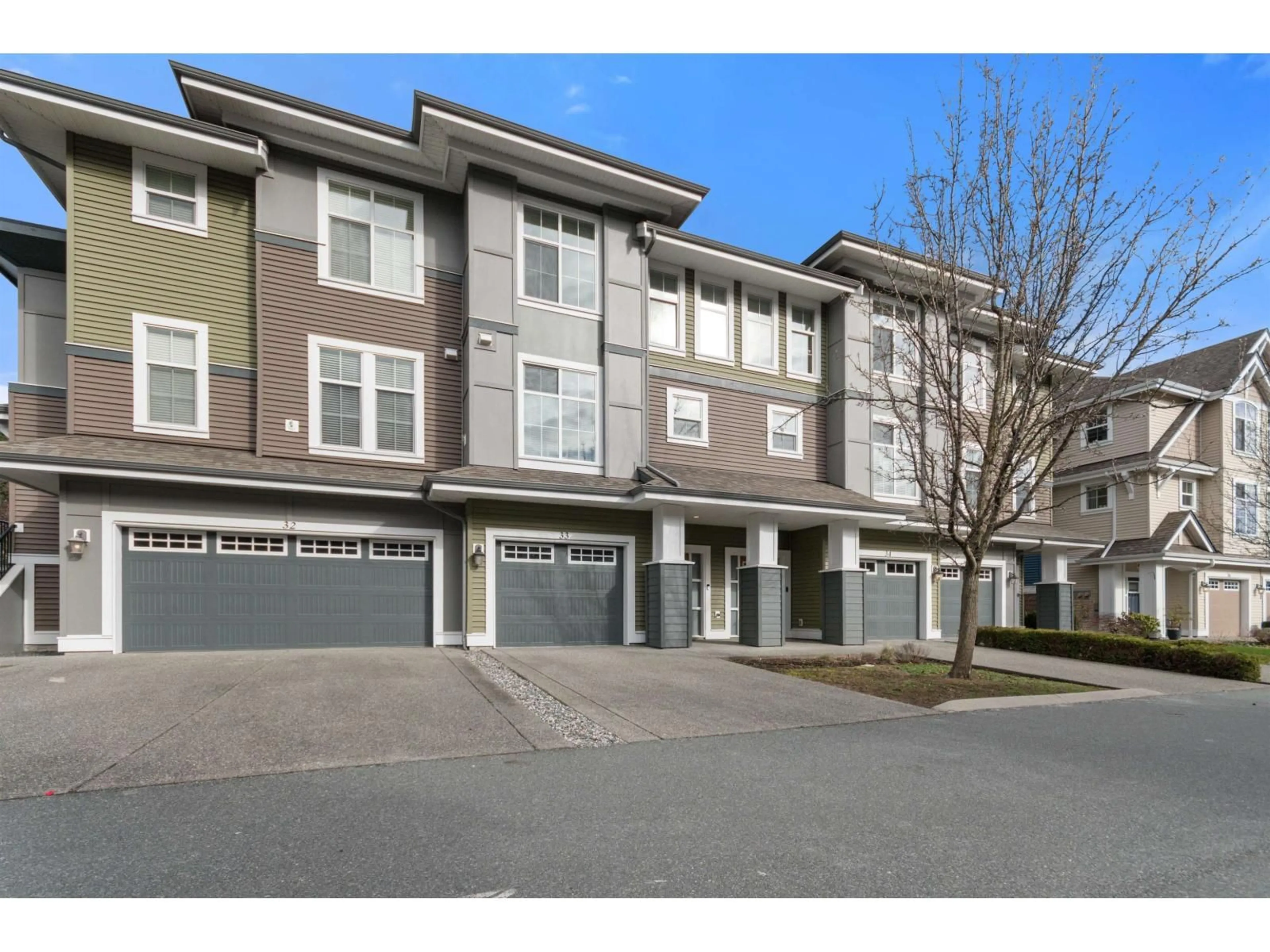 A pic from outside/outdoor area/front of a property/back of a property/a pic from drone, street for 33 - 5469 CHINOOK STREET, Chilliwack British Columbia V2R0T5