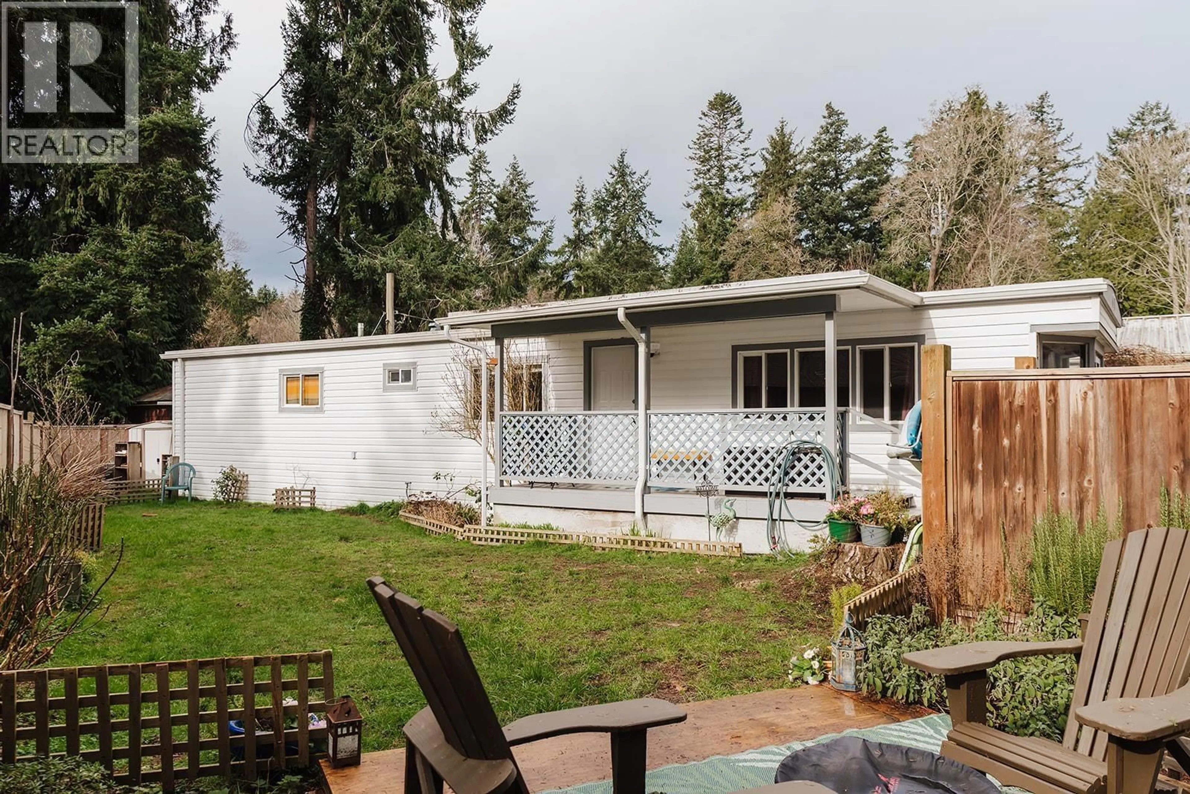 Home with vinyl exterior material, mountain view for 1 - 4514 SUNSHINE COAST HIGHWAY, Sechelt British Columbia V7Z0G9