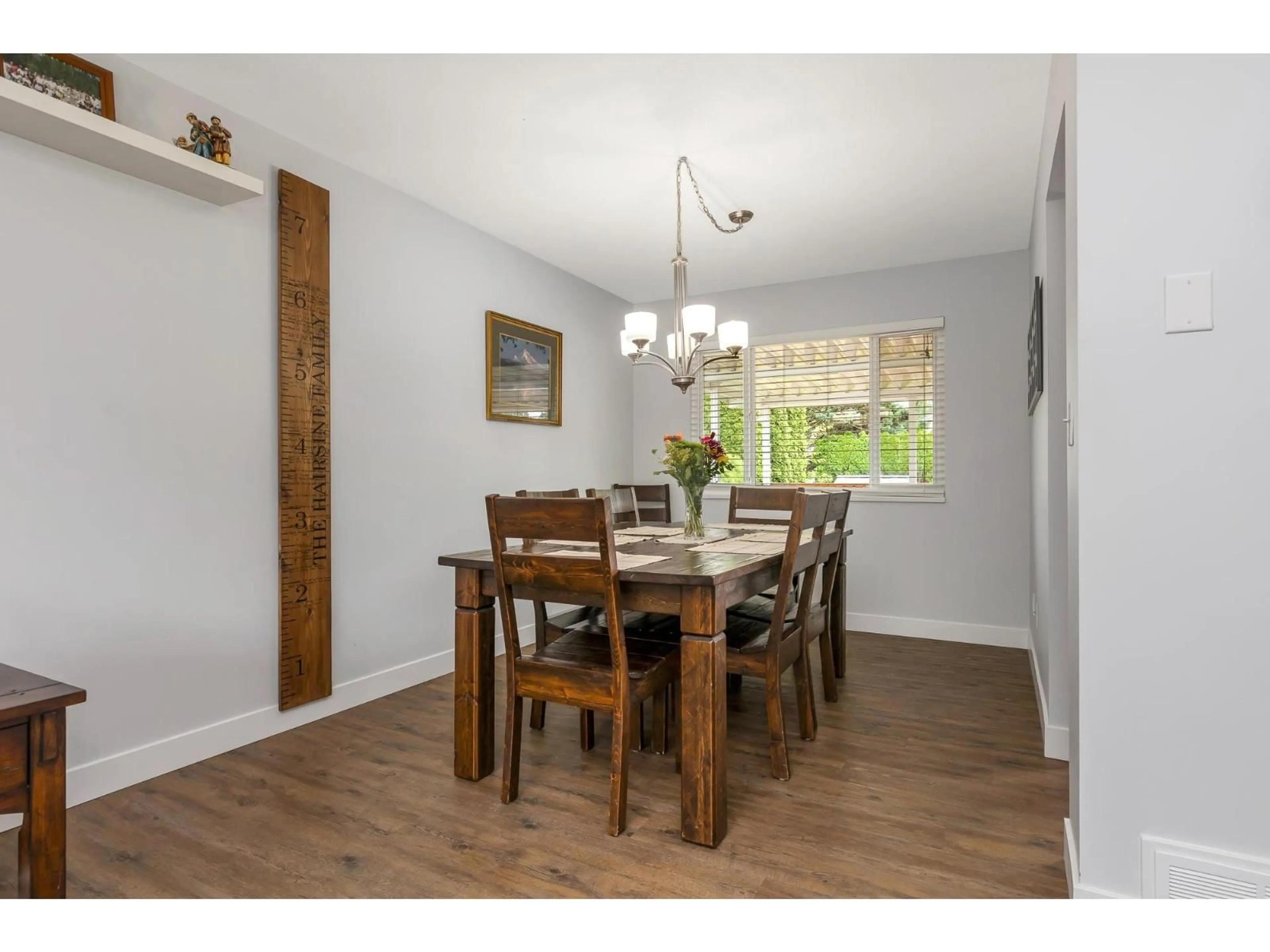 Dining room, wood/laminate floor for 32456 14TH AVENUE, Mission British Columbia V2V2N7