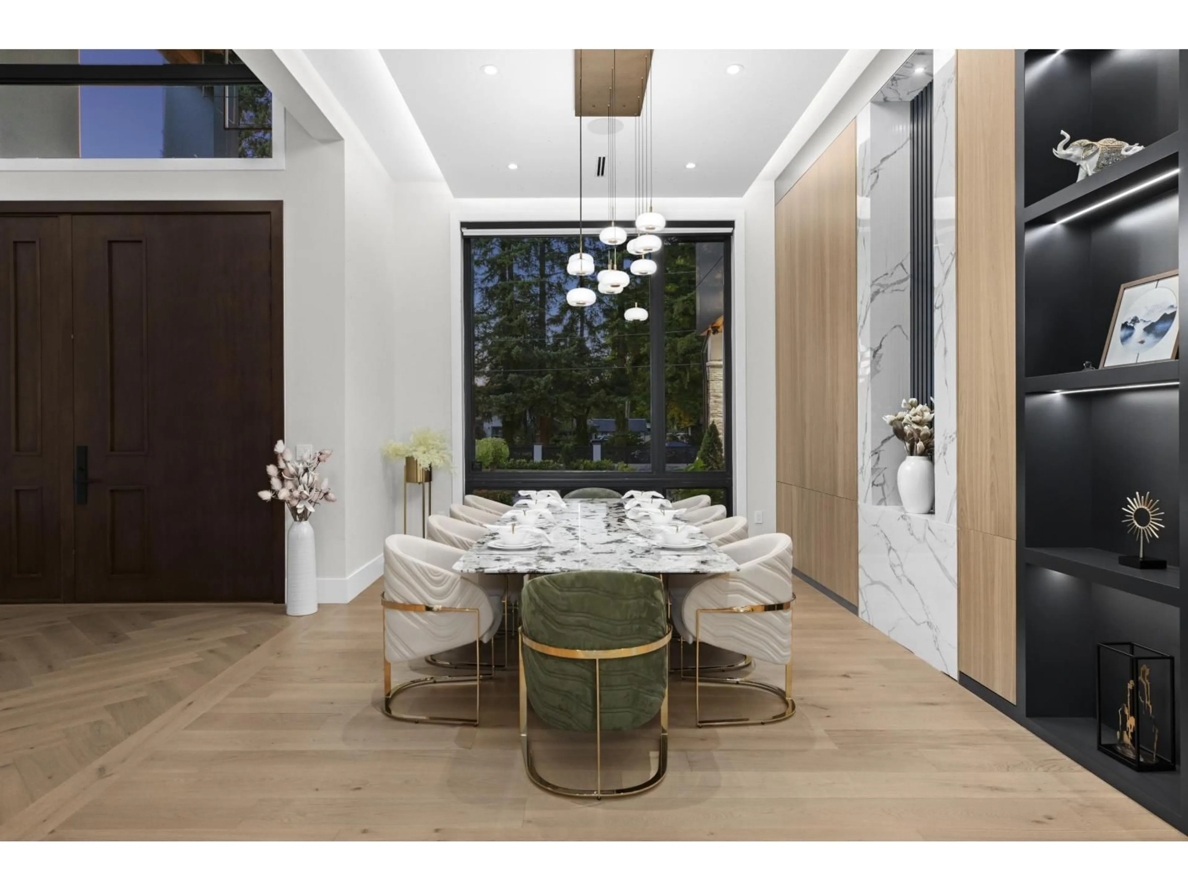 Dining room, ceramic/tile floor for 5470 240 STREET, Langley British Columbia V2Z2N6