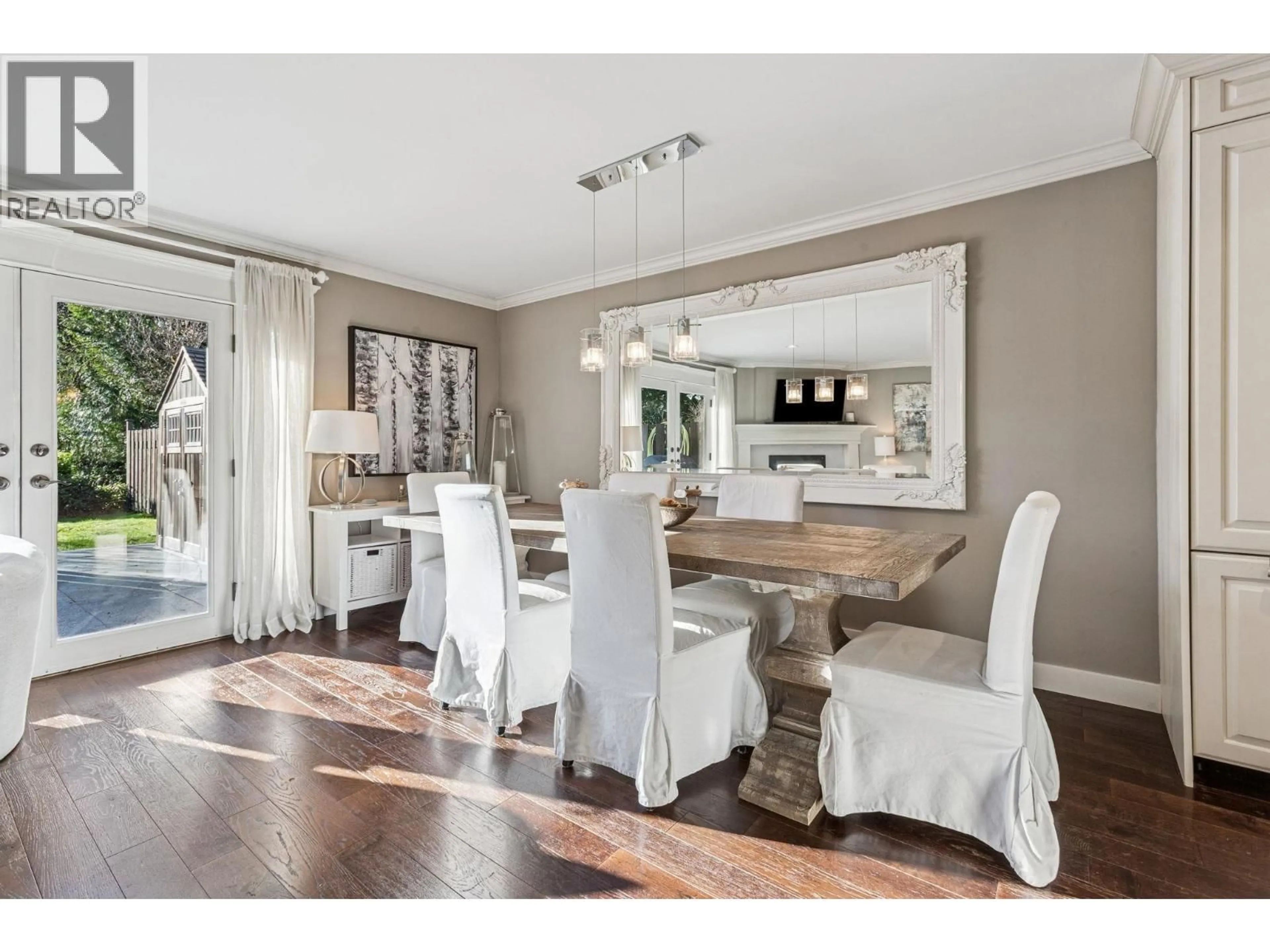 Dining room, wood/laminate floor for 4687 HOSKINS ROAD, North Vancouver British Columbia V7K2R3