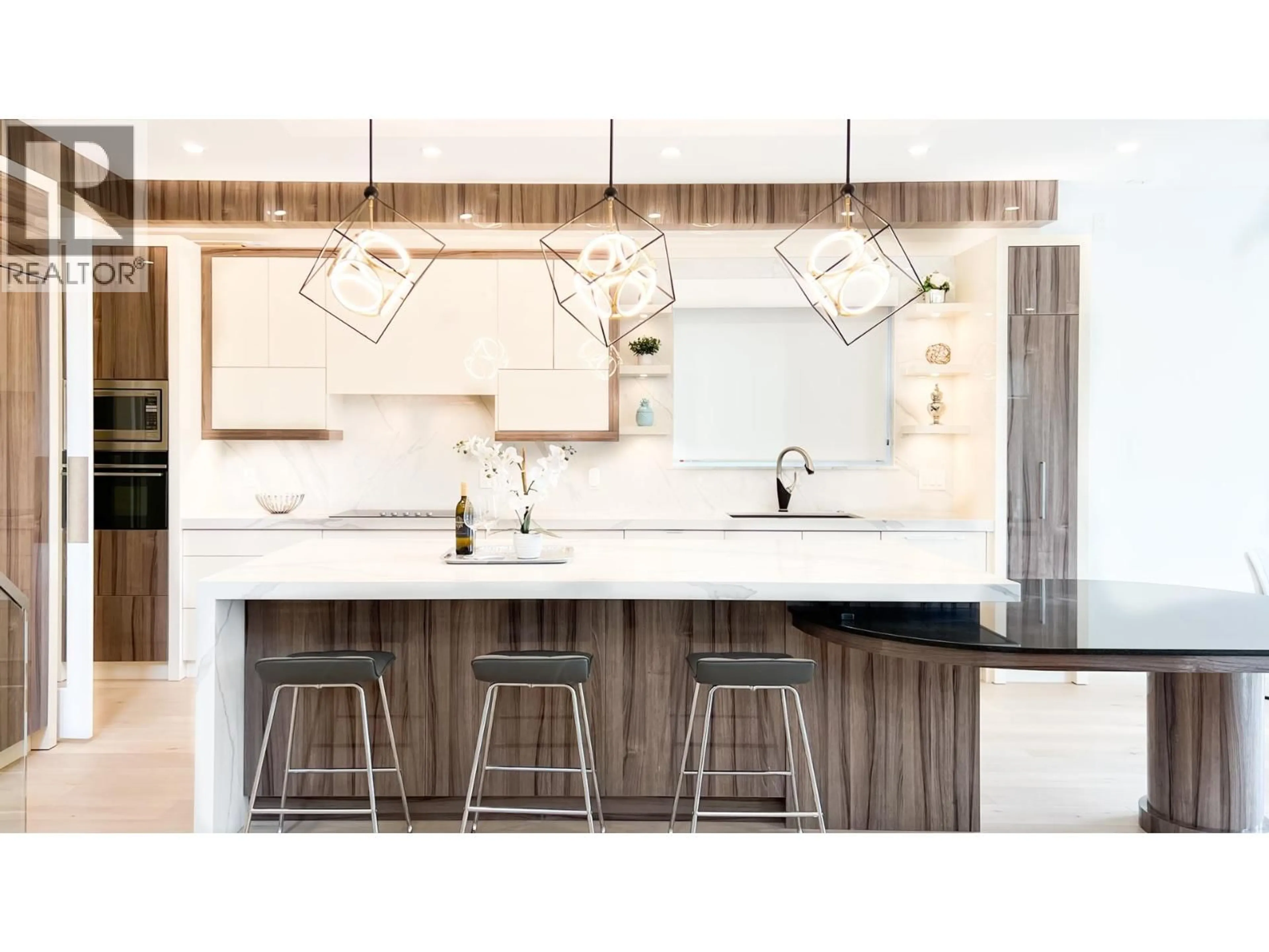 Contemporary kitchen, unknown for 5103 LINDEN DRIVE, Delta British Columbia V4K3A6