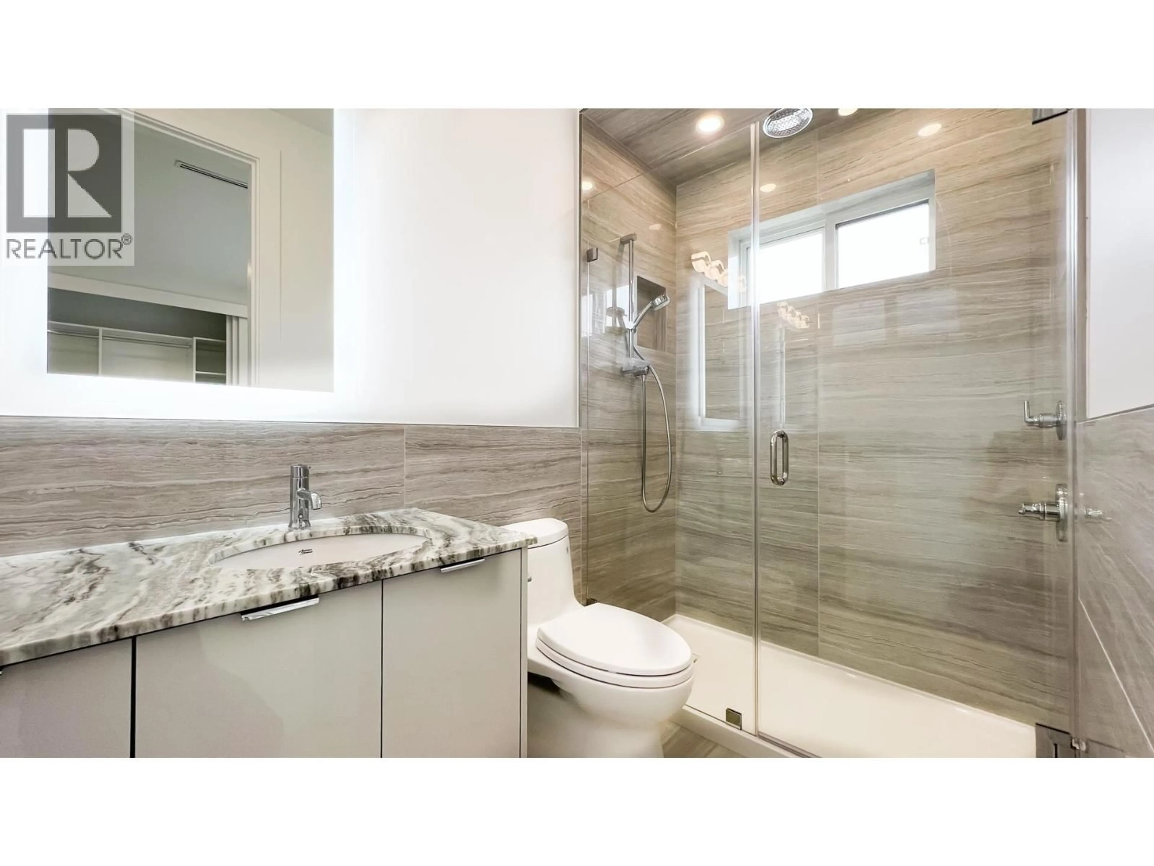 Contemporary bathroom, ceramic/tile floor for 5103 LINDEN DRIVE, Delta British Columbia V4K3A6