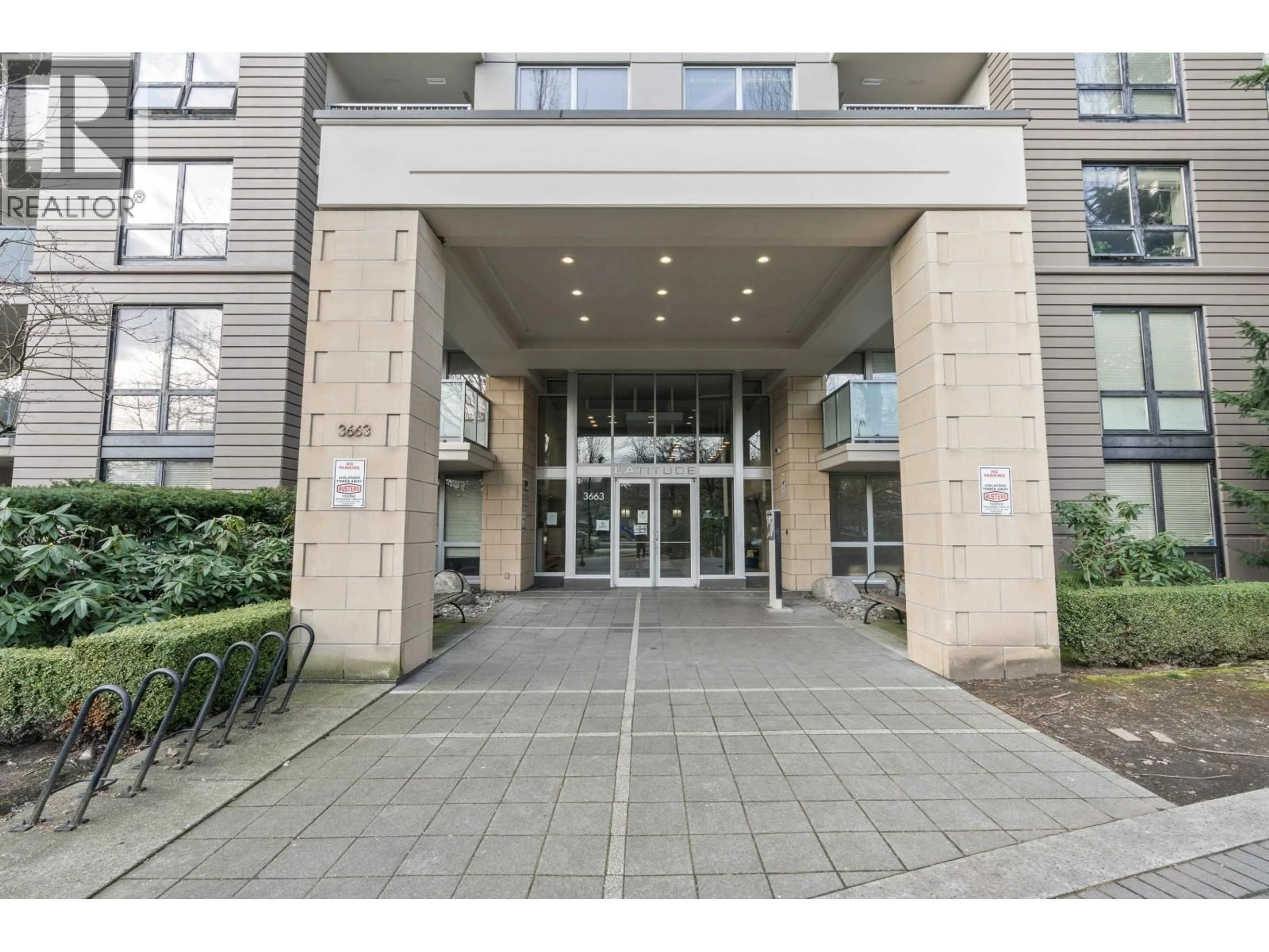 Indoor foyer for 1703 - 3663 CROWLEY DRIVE, Vancouver British Columbia V5R6H4