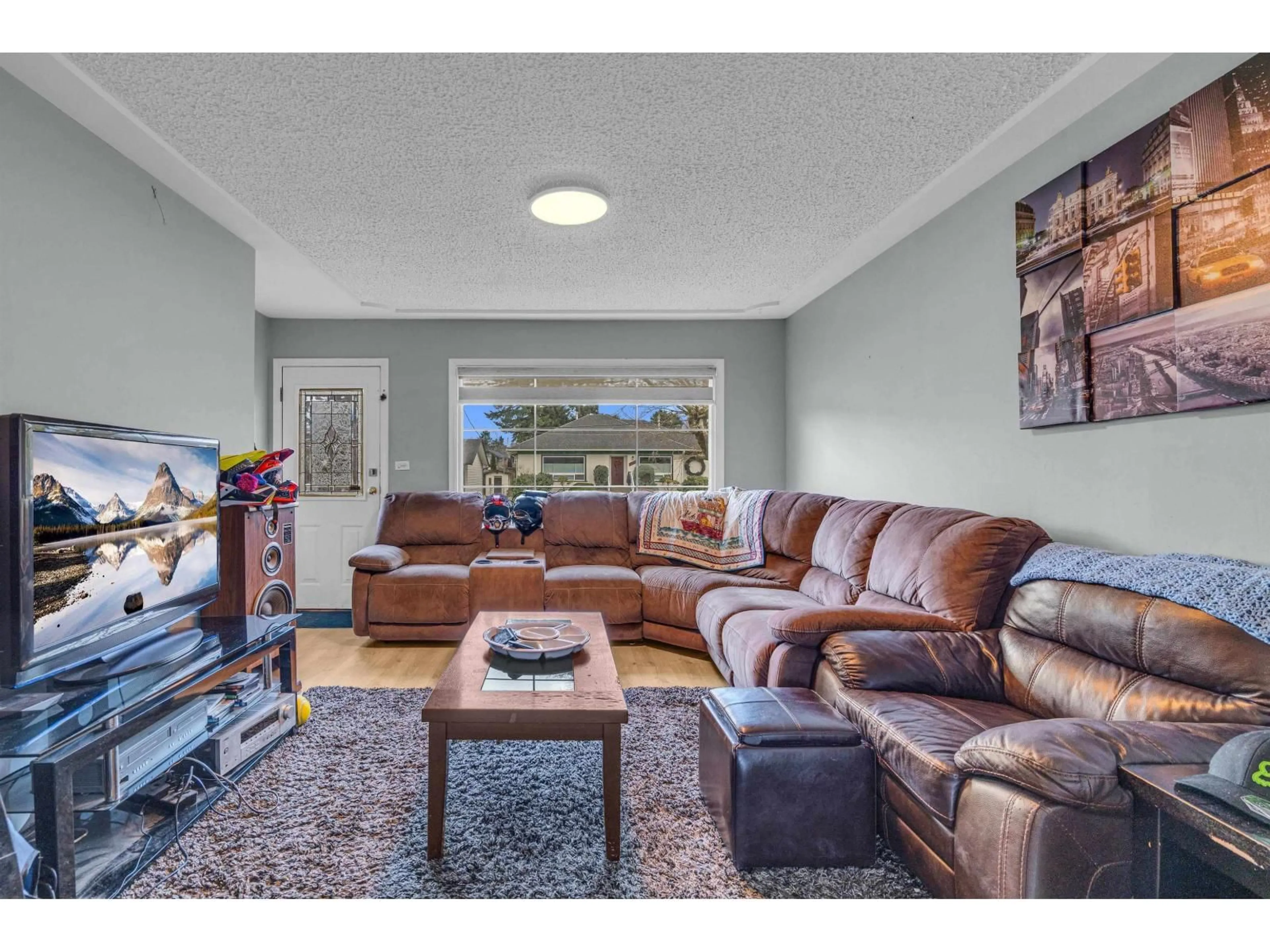 Living room with furniture, unknown for 9433 MENZIES STREET, Chilliwack British Columbia V2P5Z3