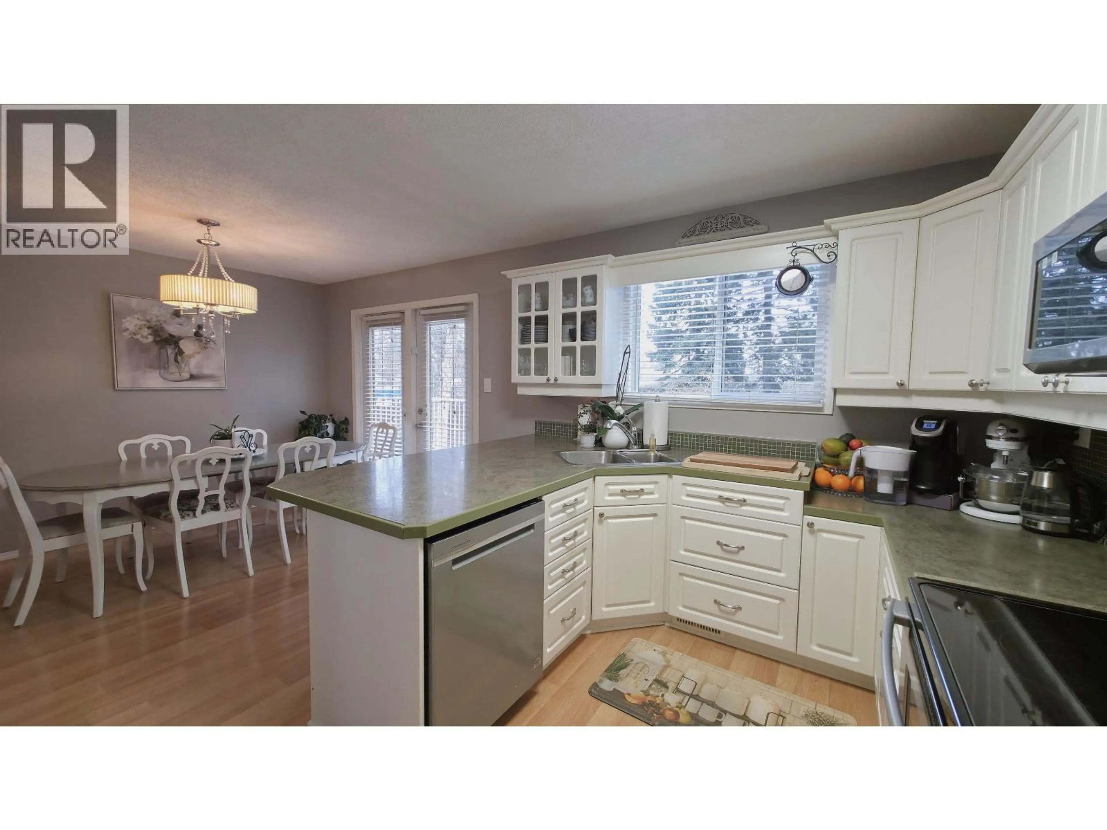 Open concept kitchen, unknown for 2813 MCGILL CRESCENT, Prince George British Columbia V2N2M7