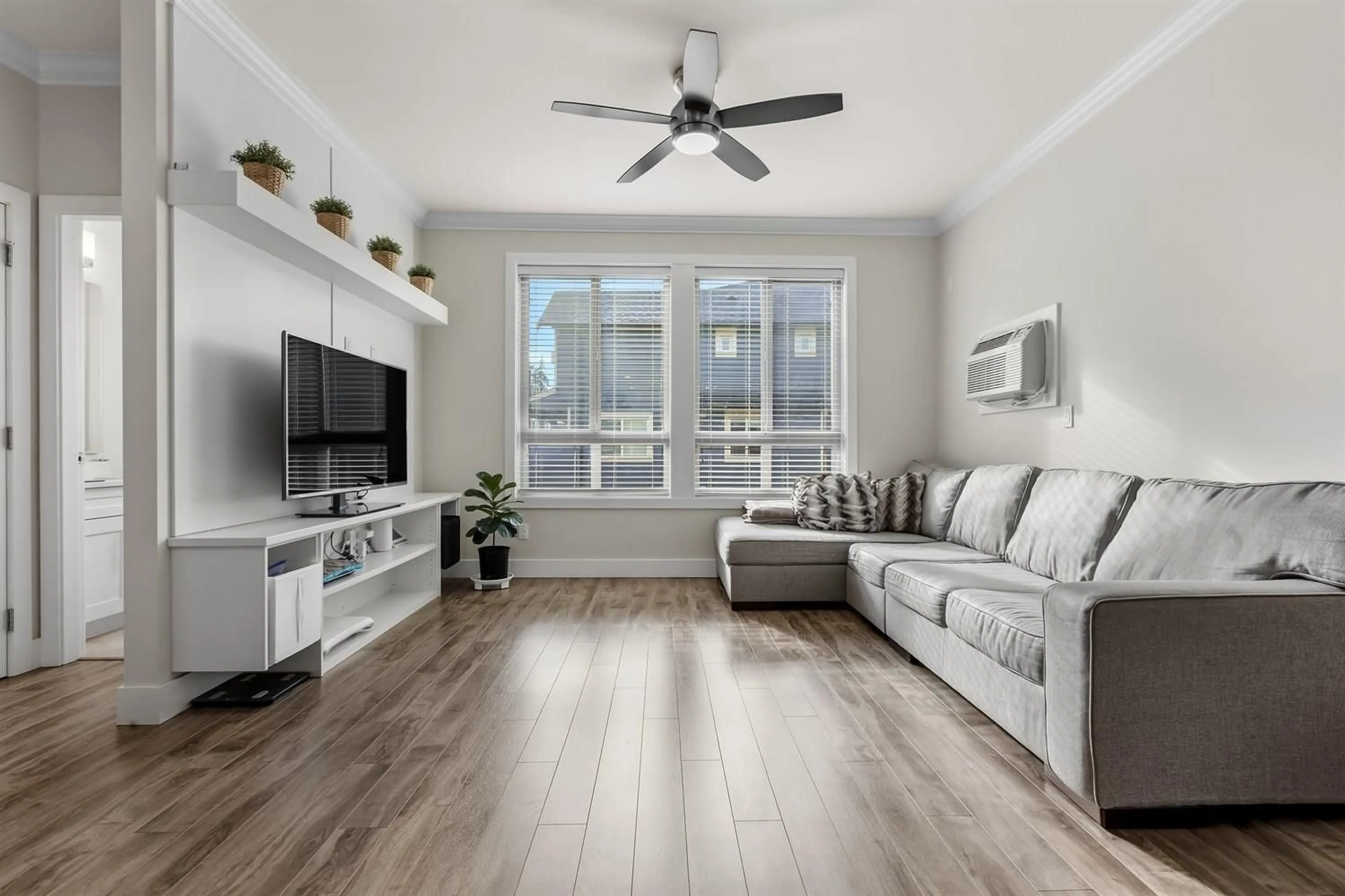 Living room with furniture, wood/laminate floor for 63 - 19913 70 AVENUE, Langley British Columbia V2Y0S9