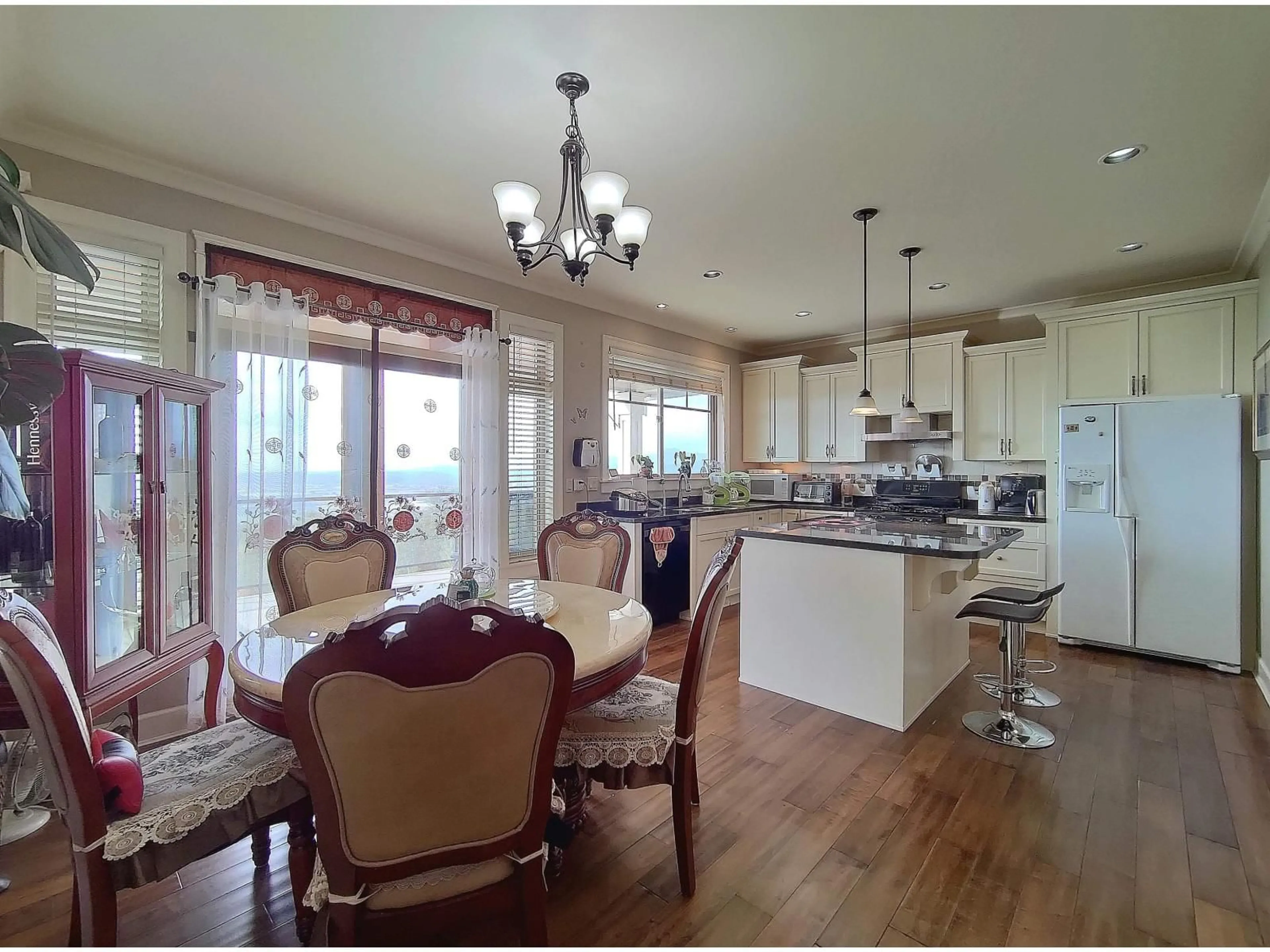 Open concept kitchen, unknown for 3493 APPLEWOOD DRIVE, Abbotsford British Columbia V3G3G3