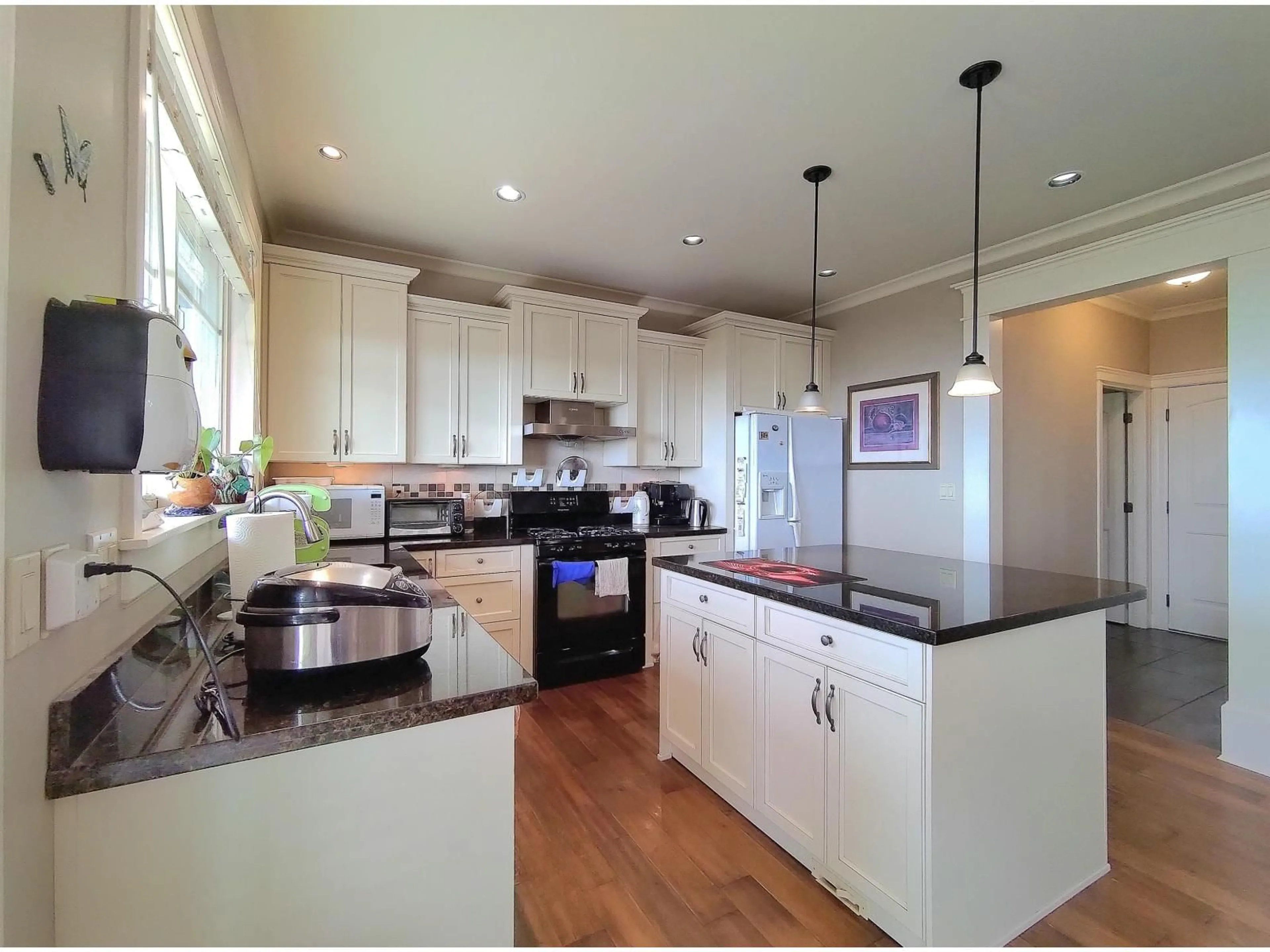 Open concept kitchen, unknown for 3493 APPLEWOOD DRIVE, Abbotsford British Columbia V3G3G3