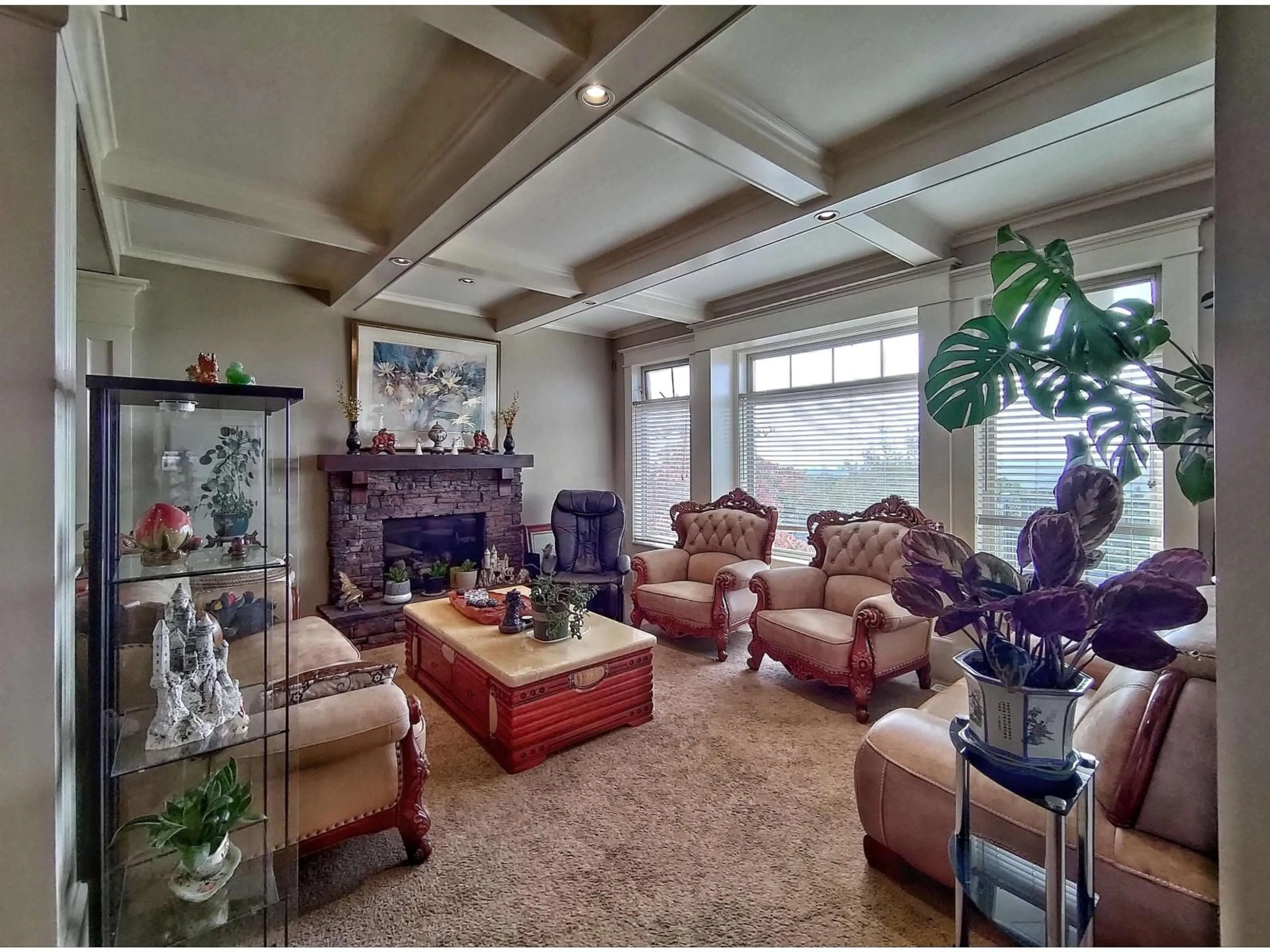 Living room with furniture, unknown for 3493 APPLEWOOD DRIVE, Abbotsford British Columbia V3G3G3