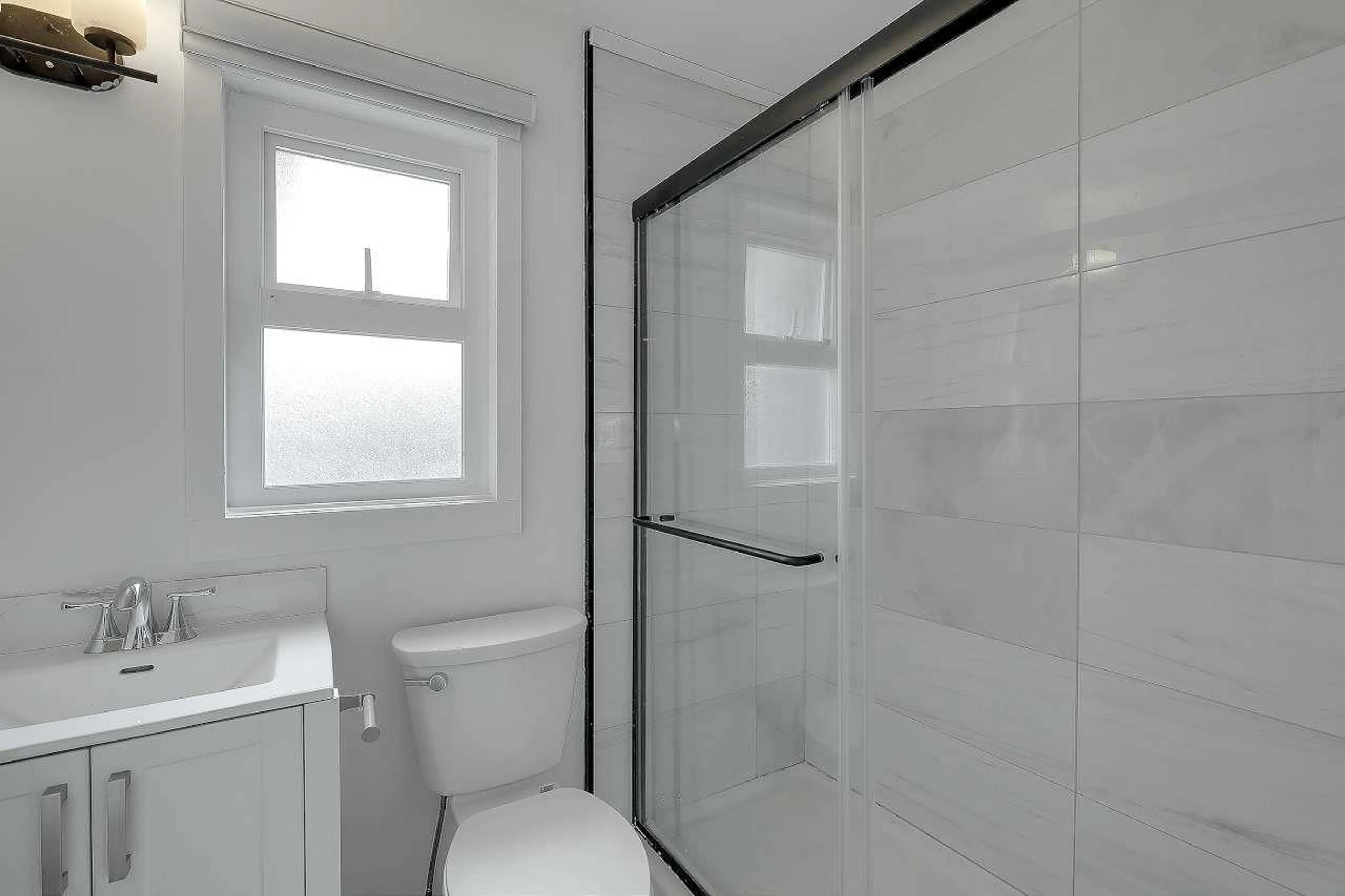 Standard bathroom, unknown for 45870 HENLEY AVENUE, Chilliwack British Columbia V2P3J9