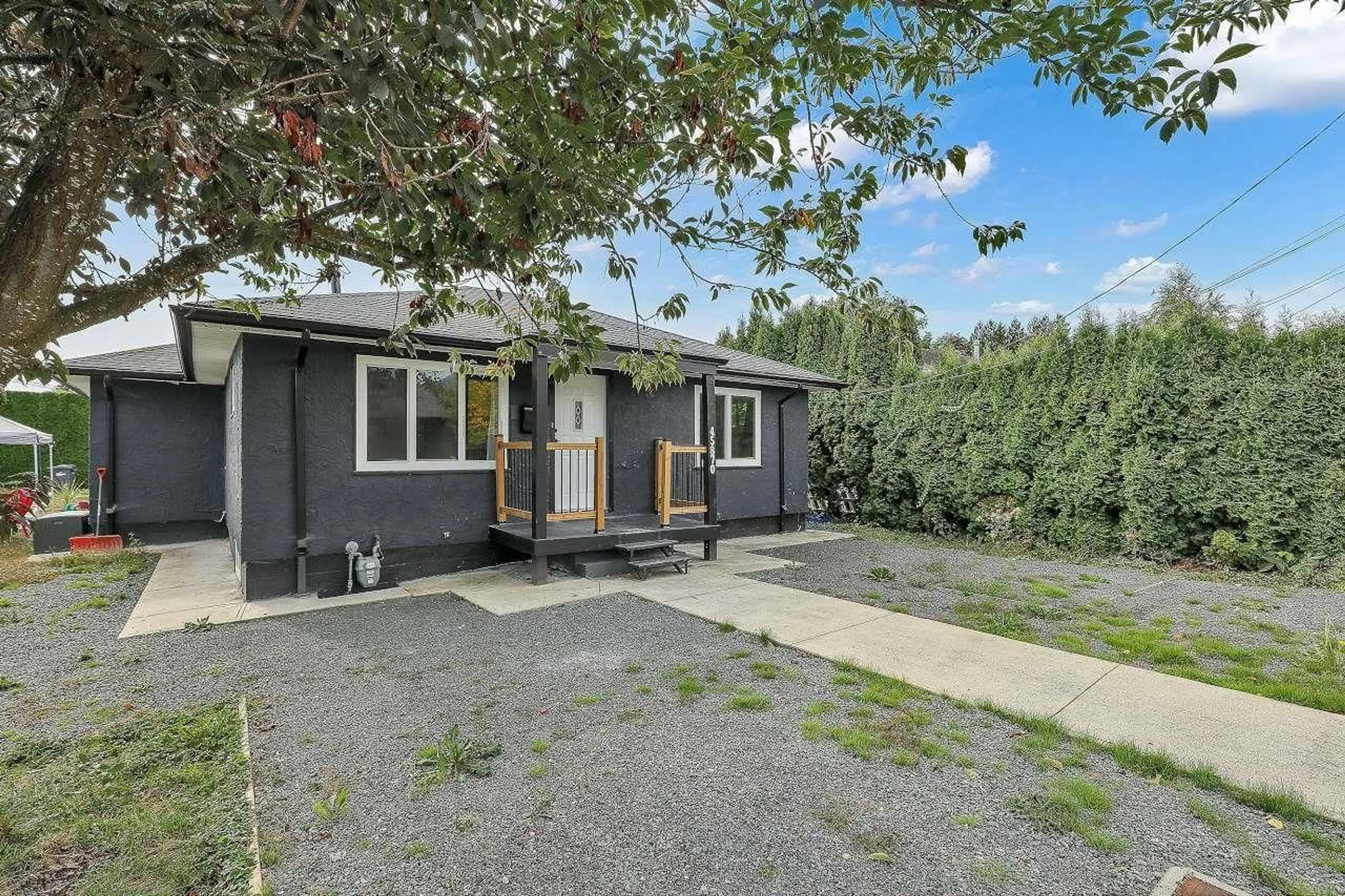 A pic from outside/outdoor area/front of a property/back of a property/a pic from drone, street for 45870 HENLEY AVENUE, Chilliwack British Columbia V2P3J9