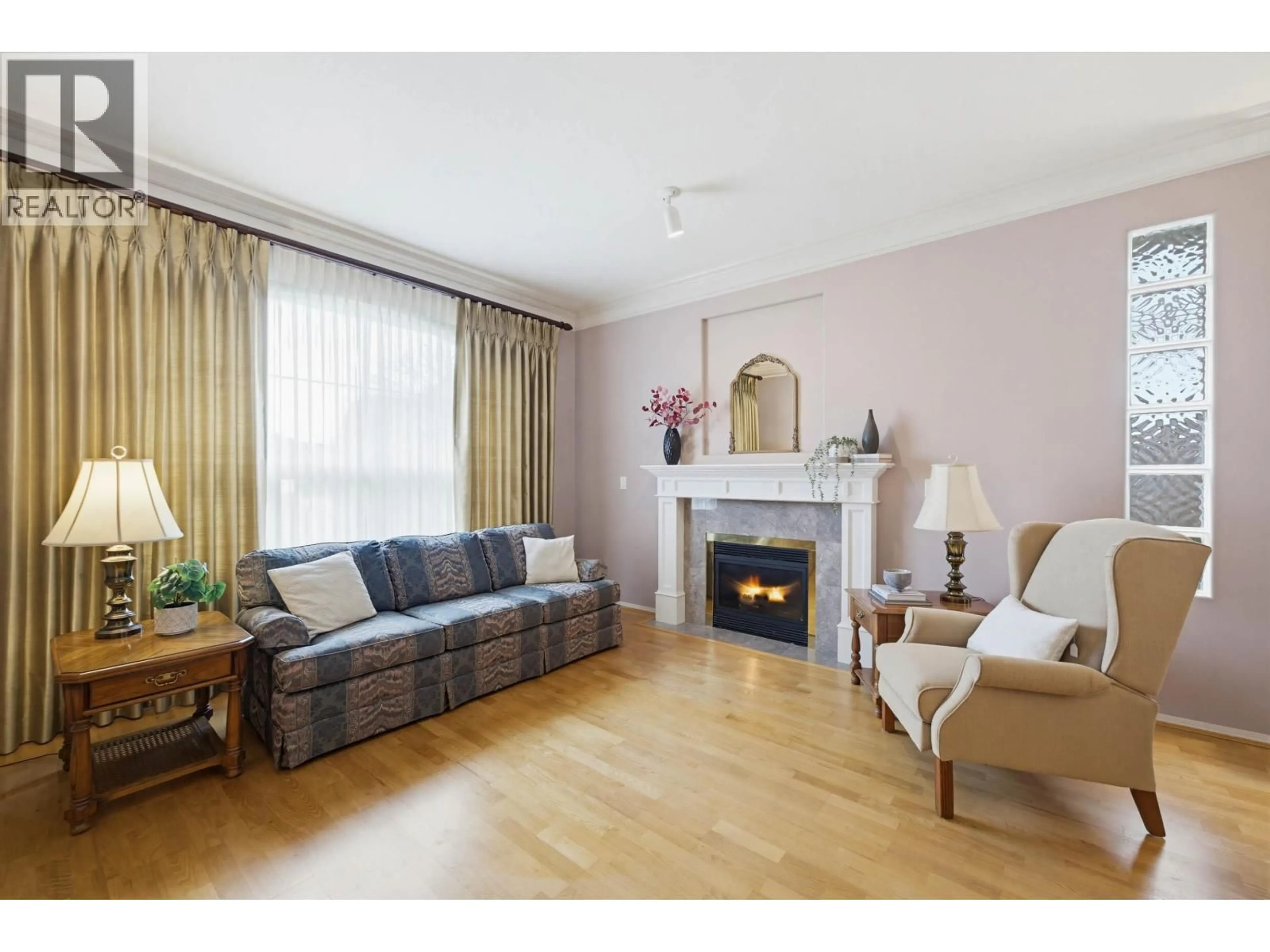 Living room with furniture, wood/laminate floor for 5689 CLIPPER ROAD, Delta British Columbia V4K5A5