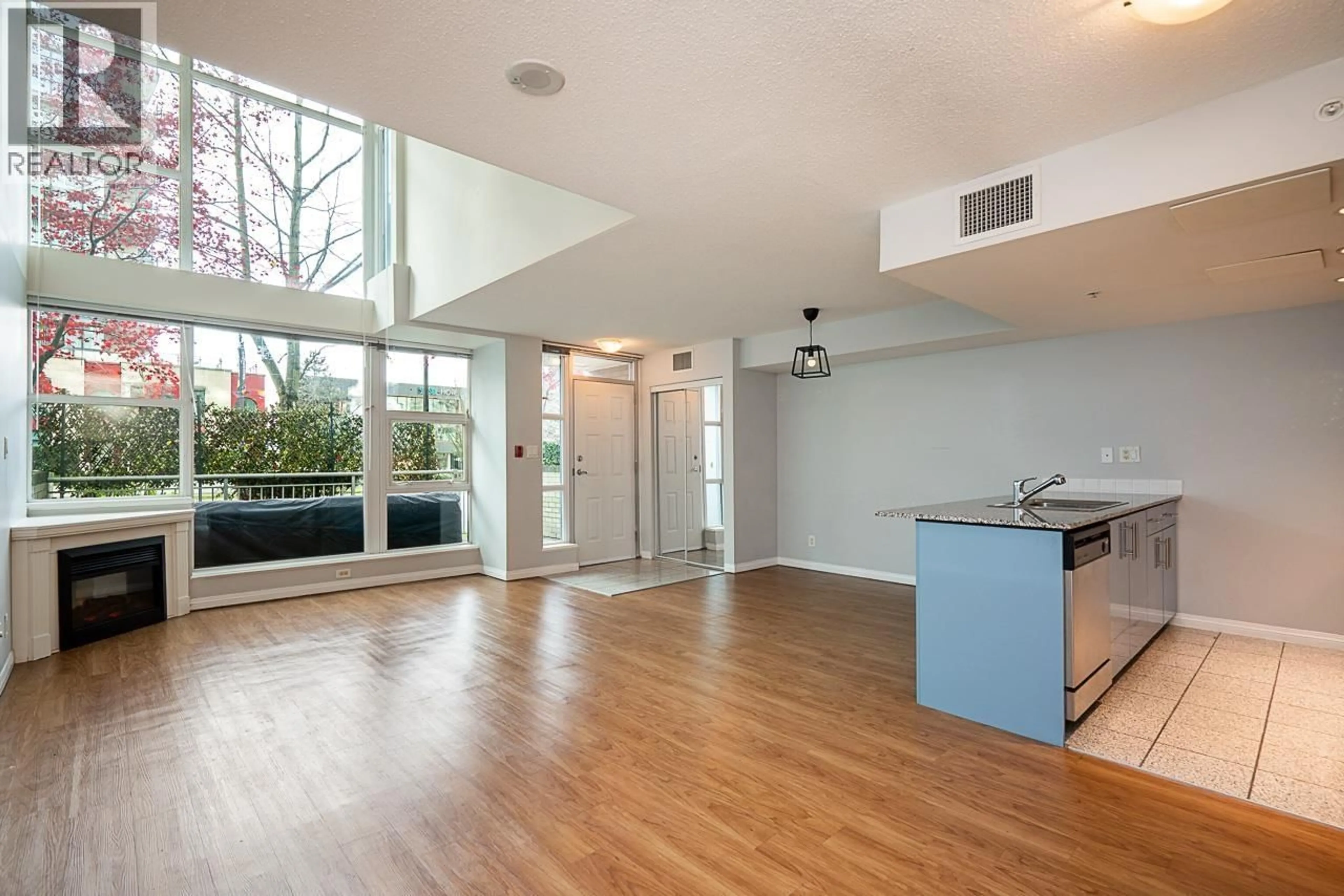 Open concept kitchen, wood/laminate floor for TH6 - 168 ESPLANADE AVENUE, North Vancouver British Columbia V7L4X8