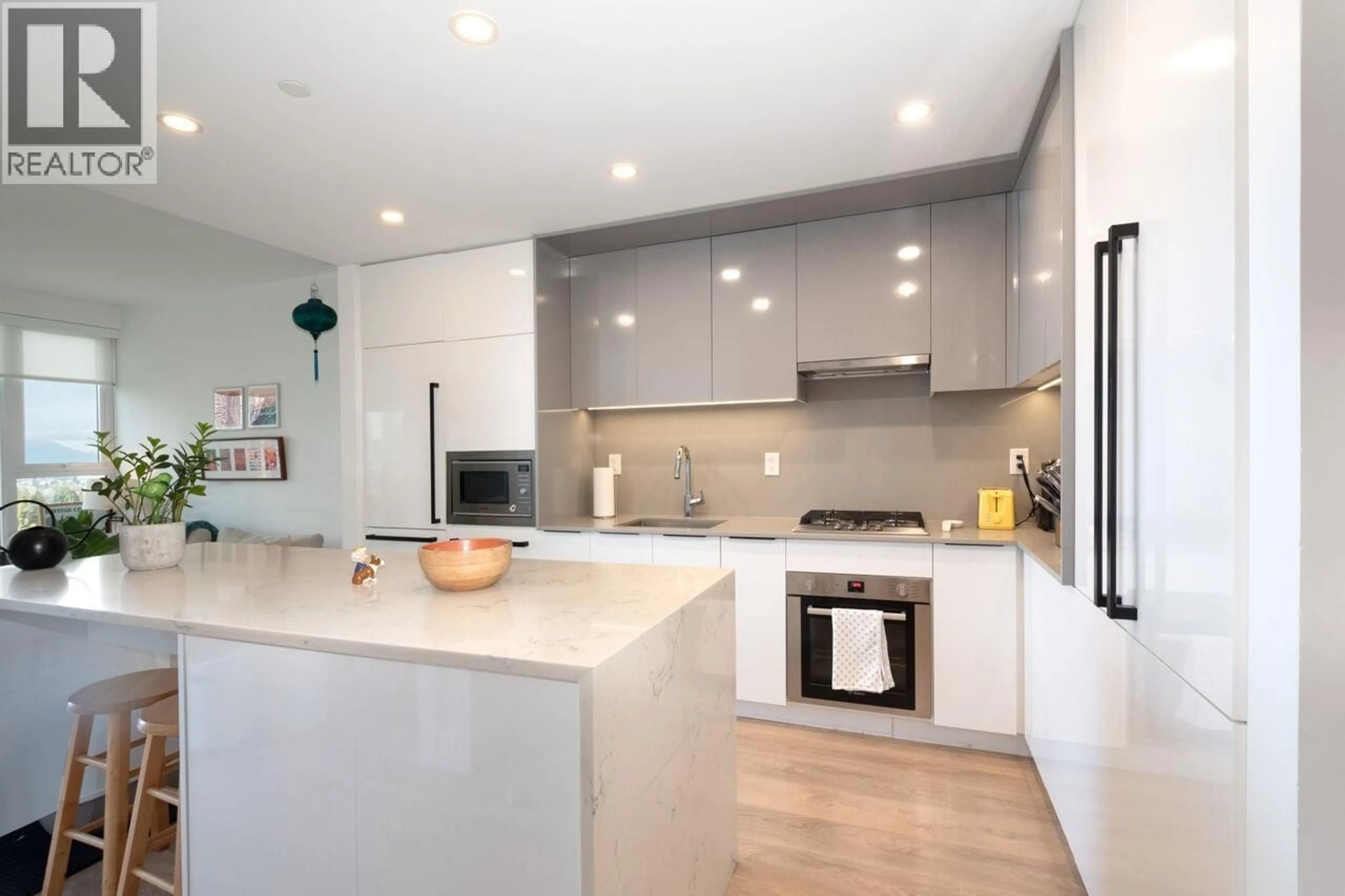 Contemporary kitchen, unknown for 707 - 4711 HAZEL STREET, Burnaby British Columbia V5H0J9