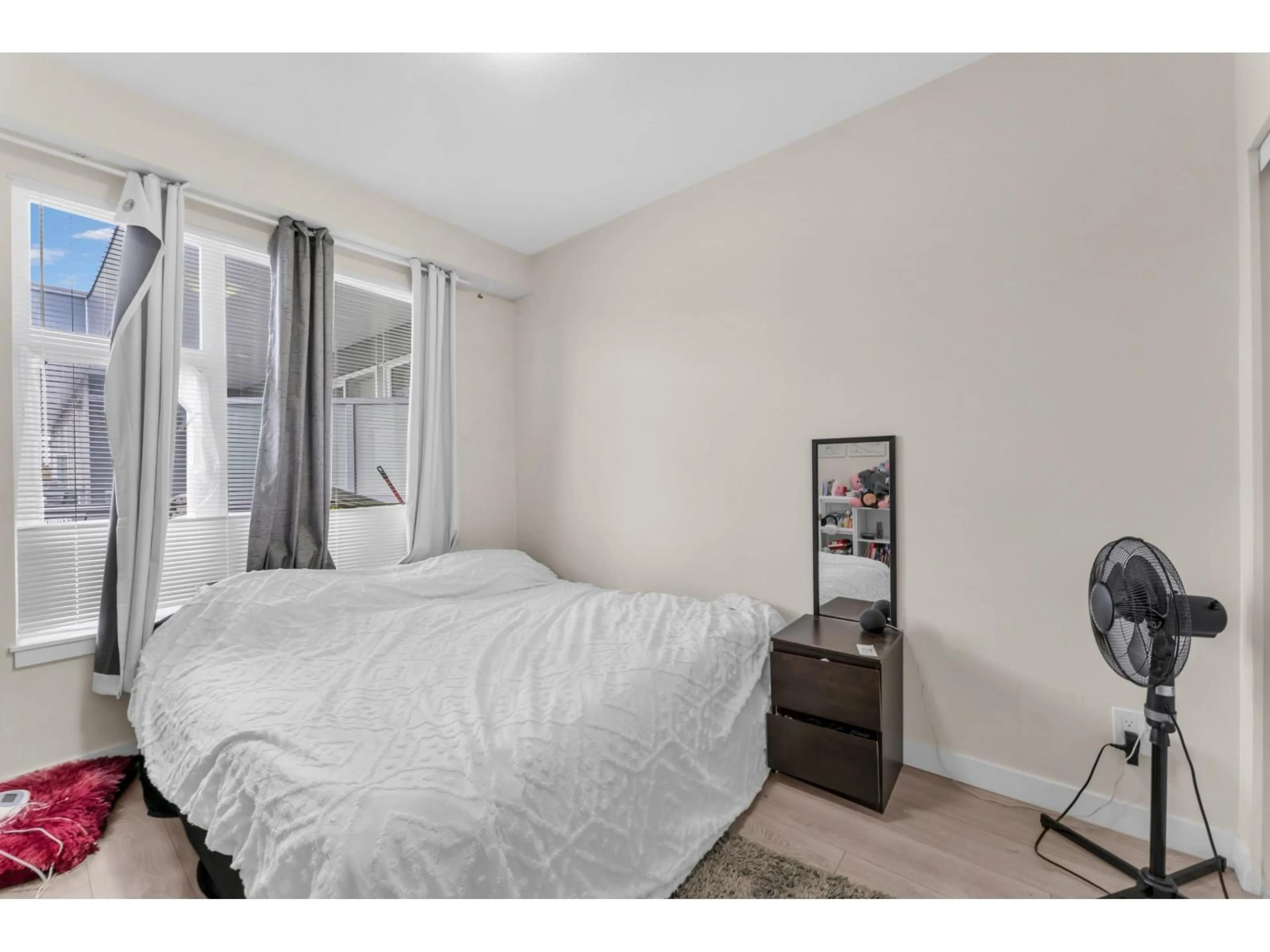 A pic of a room for 516 - 10838 WHALLEY BOULEVARD, Surrey British Columbia V3R0G8