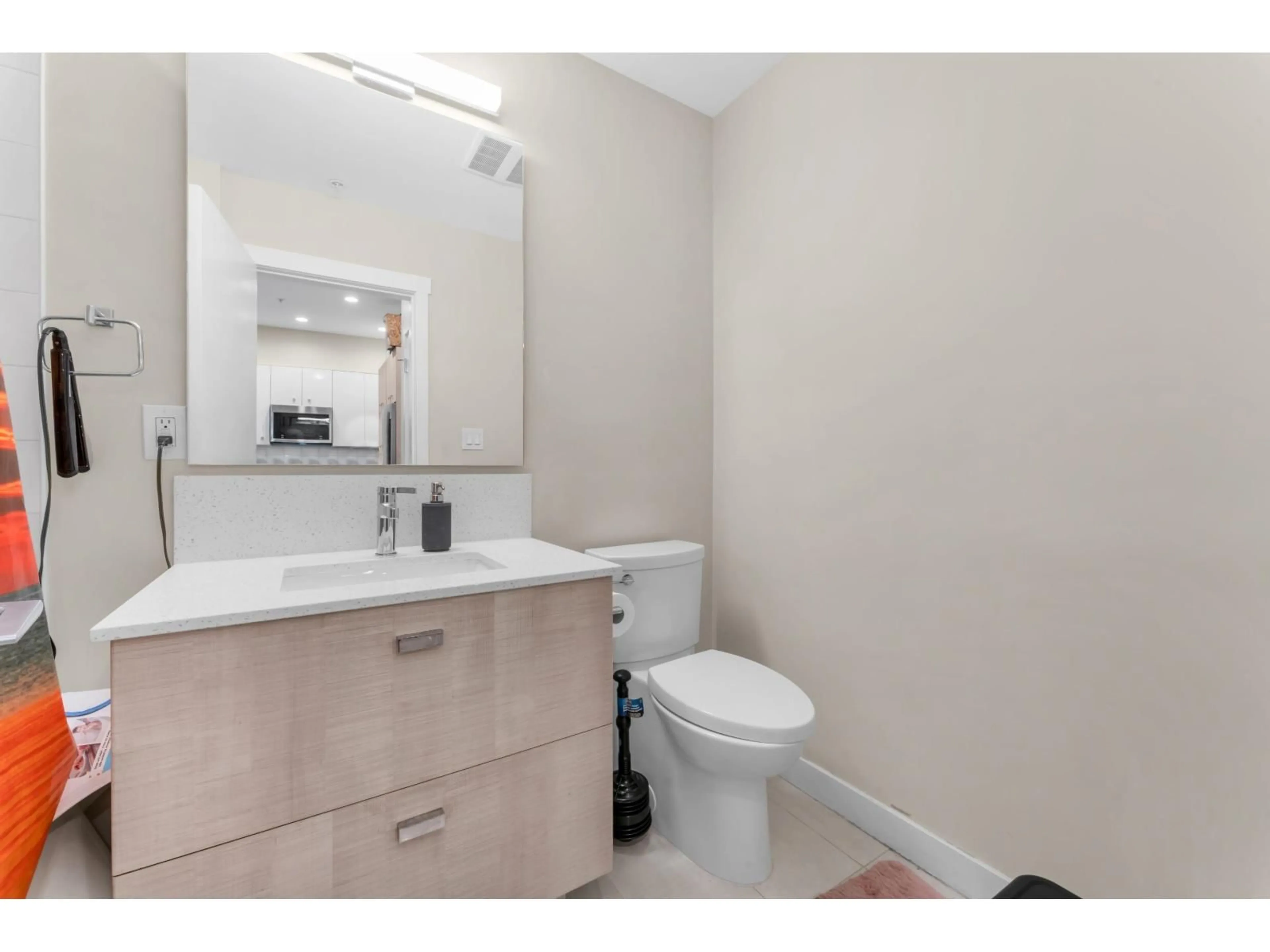 Standard bathroom, unknown for 516 - 10838 WHALLEY BOULEVARD, Surrey British Columbia V3R0G8