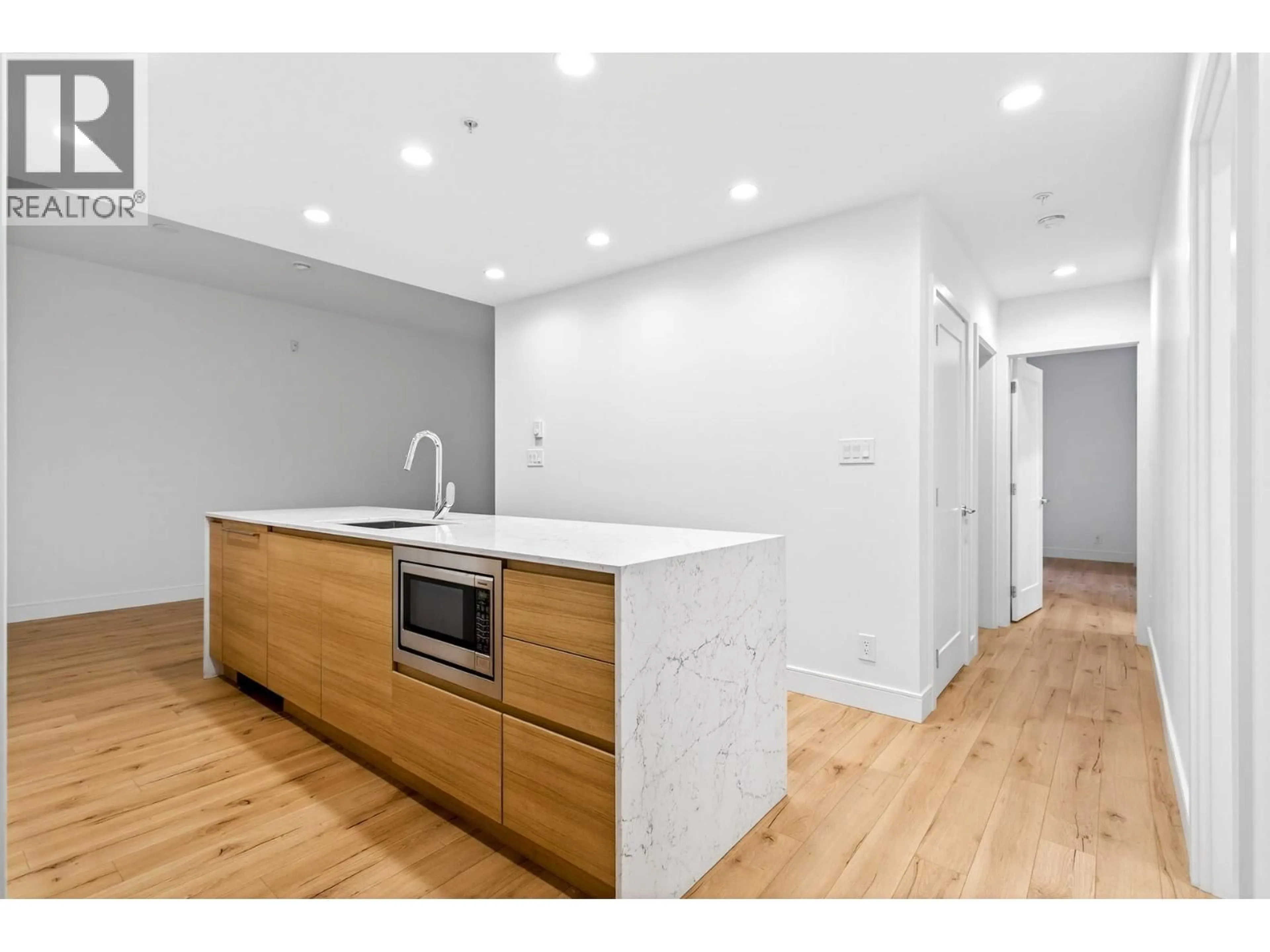 Open concept kitchen, wood/laminate floor for 126 - 55 KLAHANIE DRIVE, Port Moody British Columbia V3H0M9