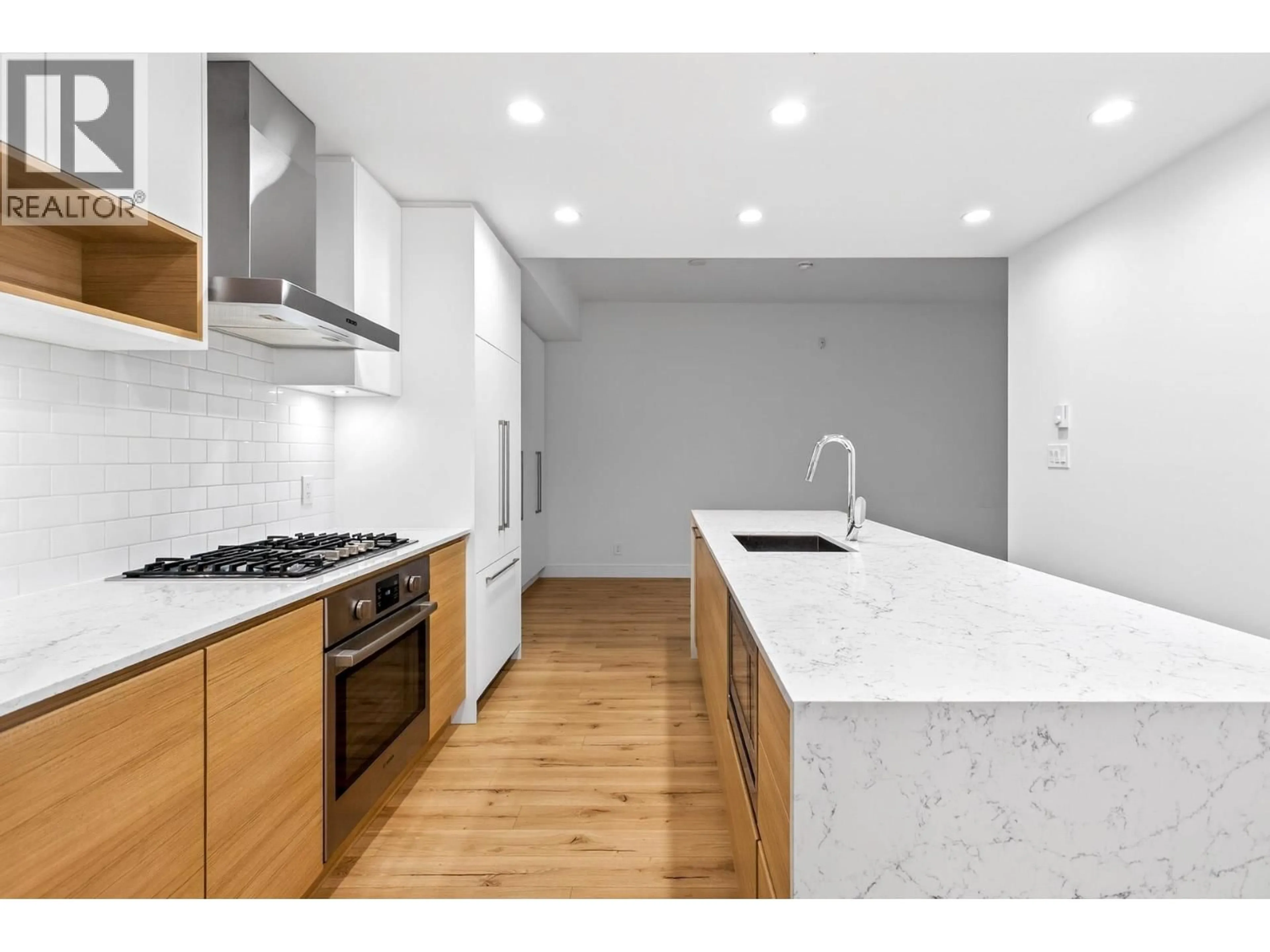 Open concept kitchen, ceramic/tile floor for 126 - 55 KLAHANIE DRIVE, Port Moody British Columbia V3H0M9