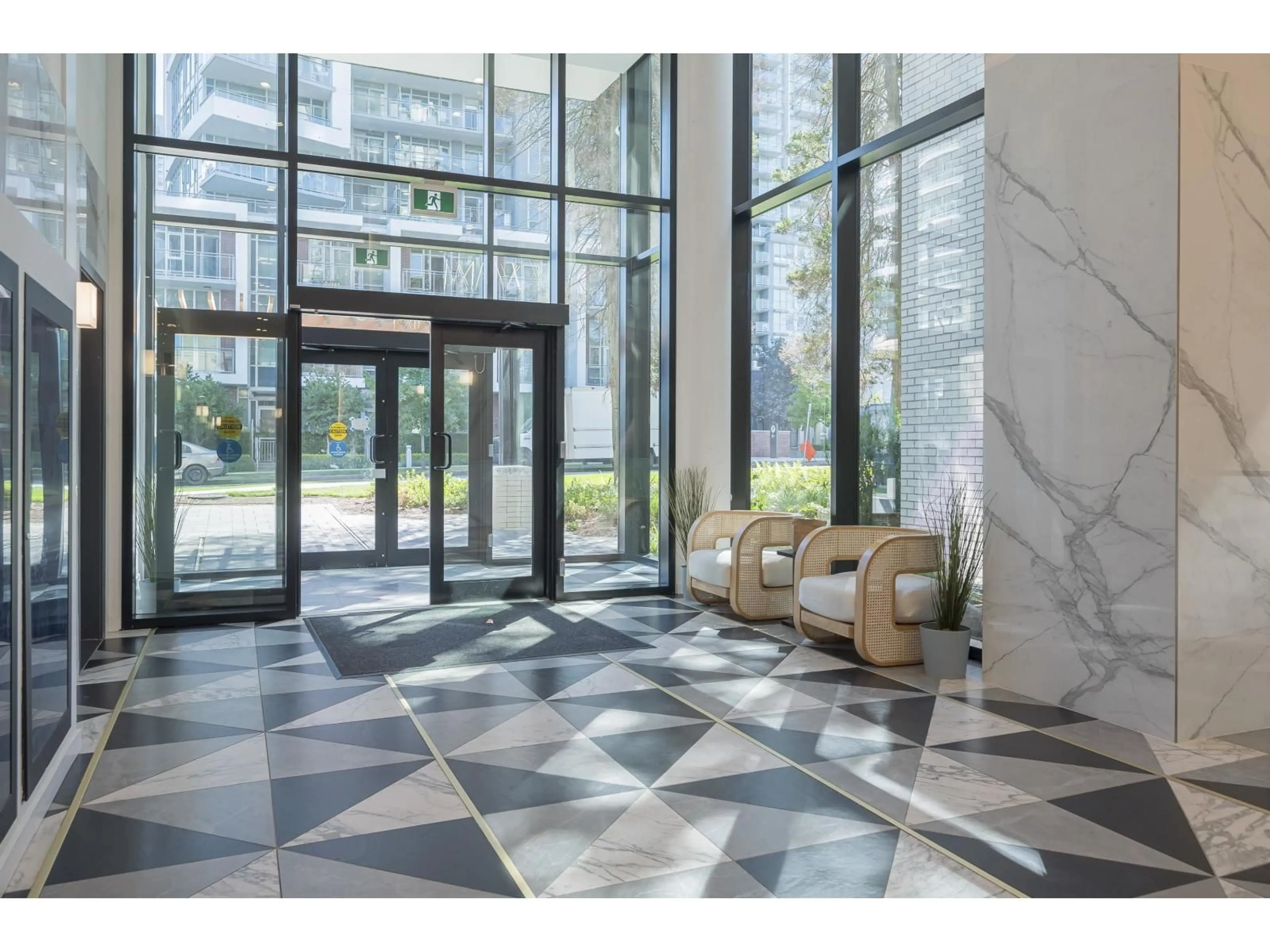 Indoor foyer for 2204 - 10333 133 STREET, Surrey British Columbia V3T0V1