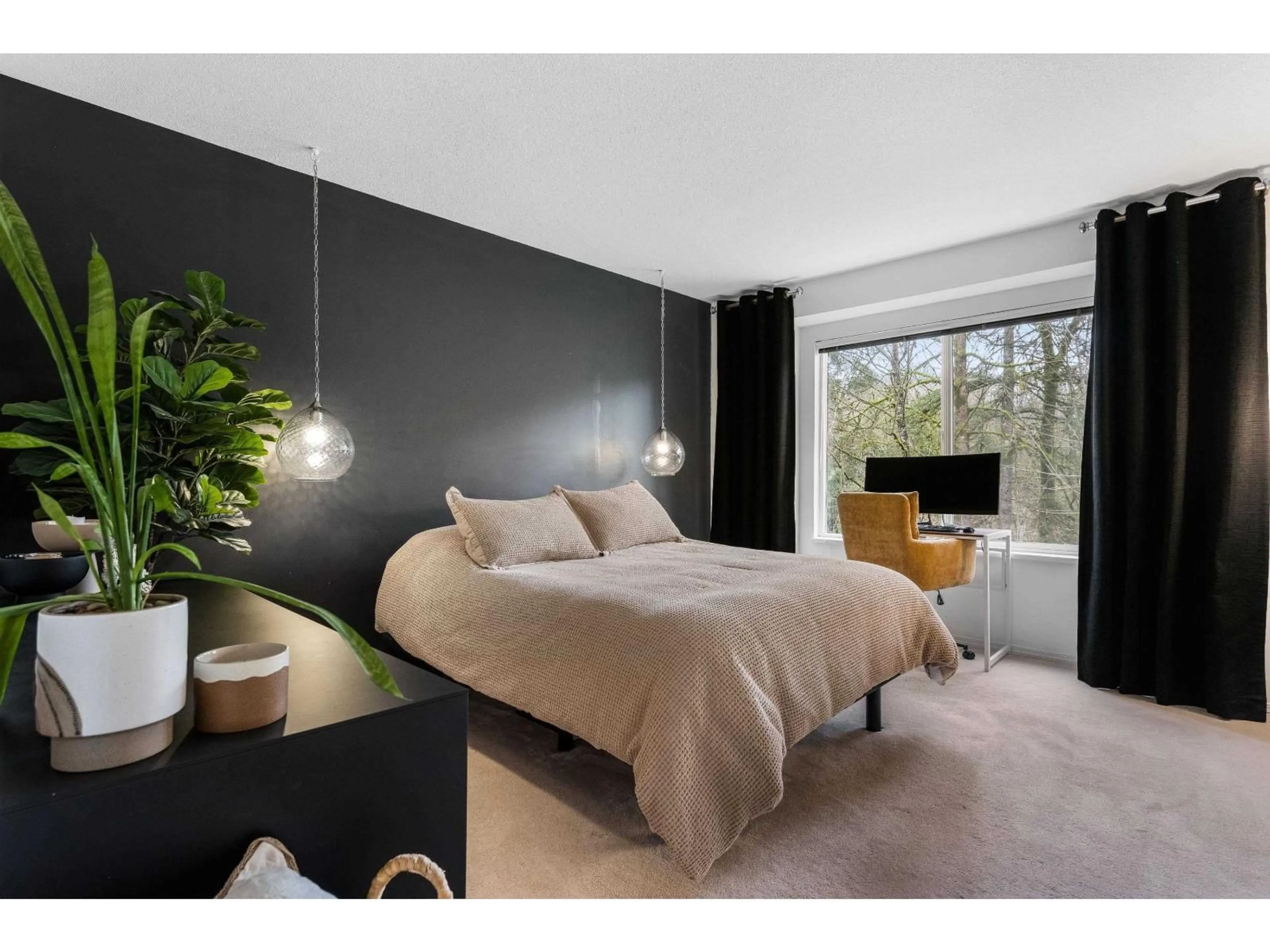 Bedroom with bed, wood/laminate floor for 45 - 3902 LATIMER STREET, Abbotsford British Columbia V2S7L5