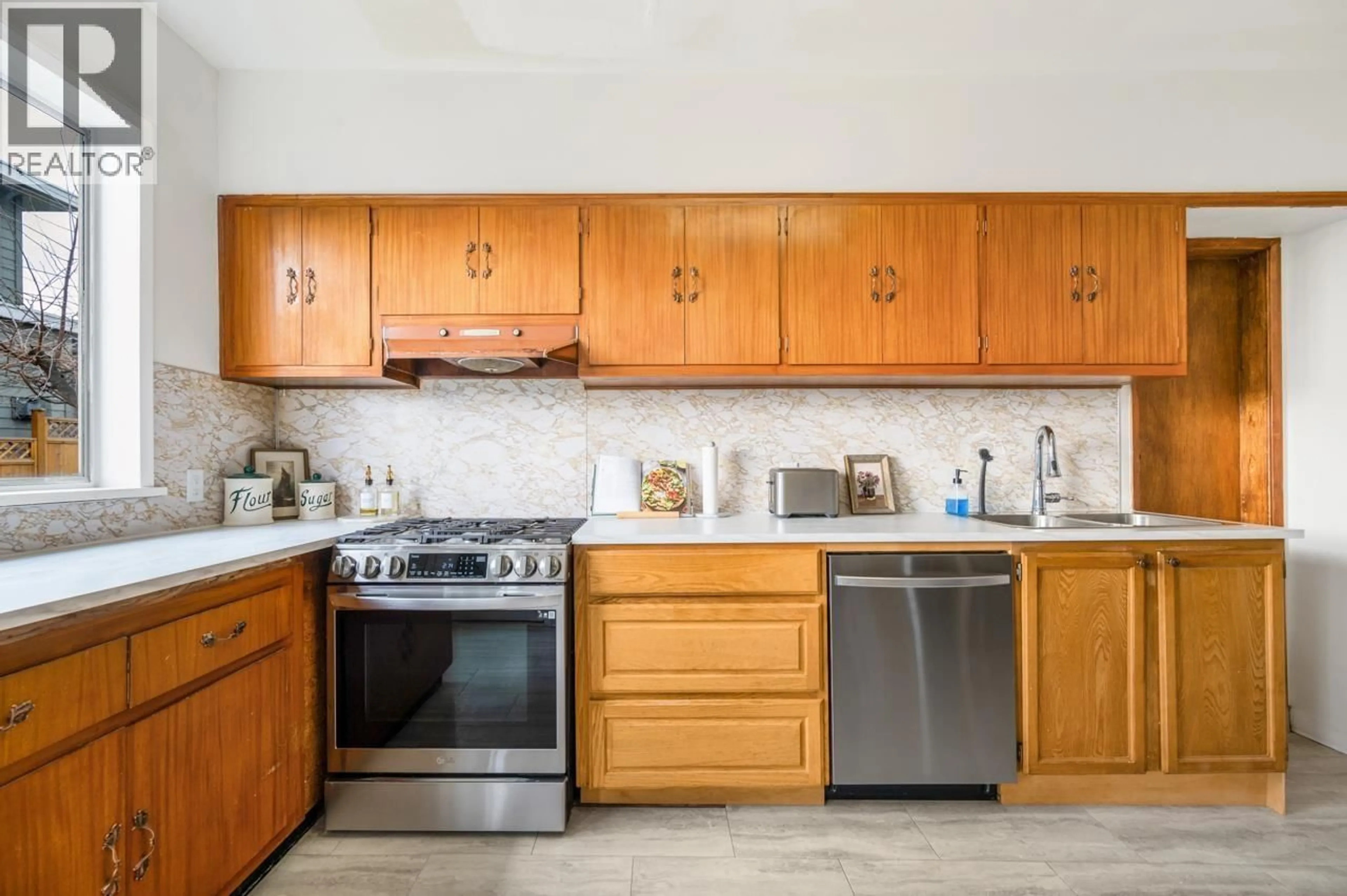 Standard kitchen, ceramic/tile floor for 1311 NANAIMO STREET, New Westminster British Columbia V3M2G1
