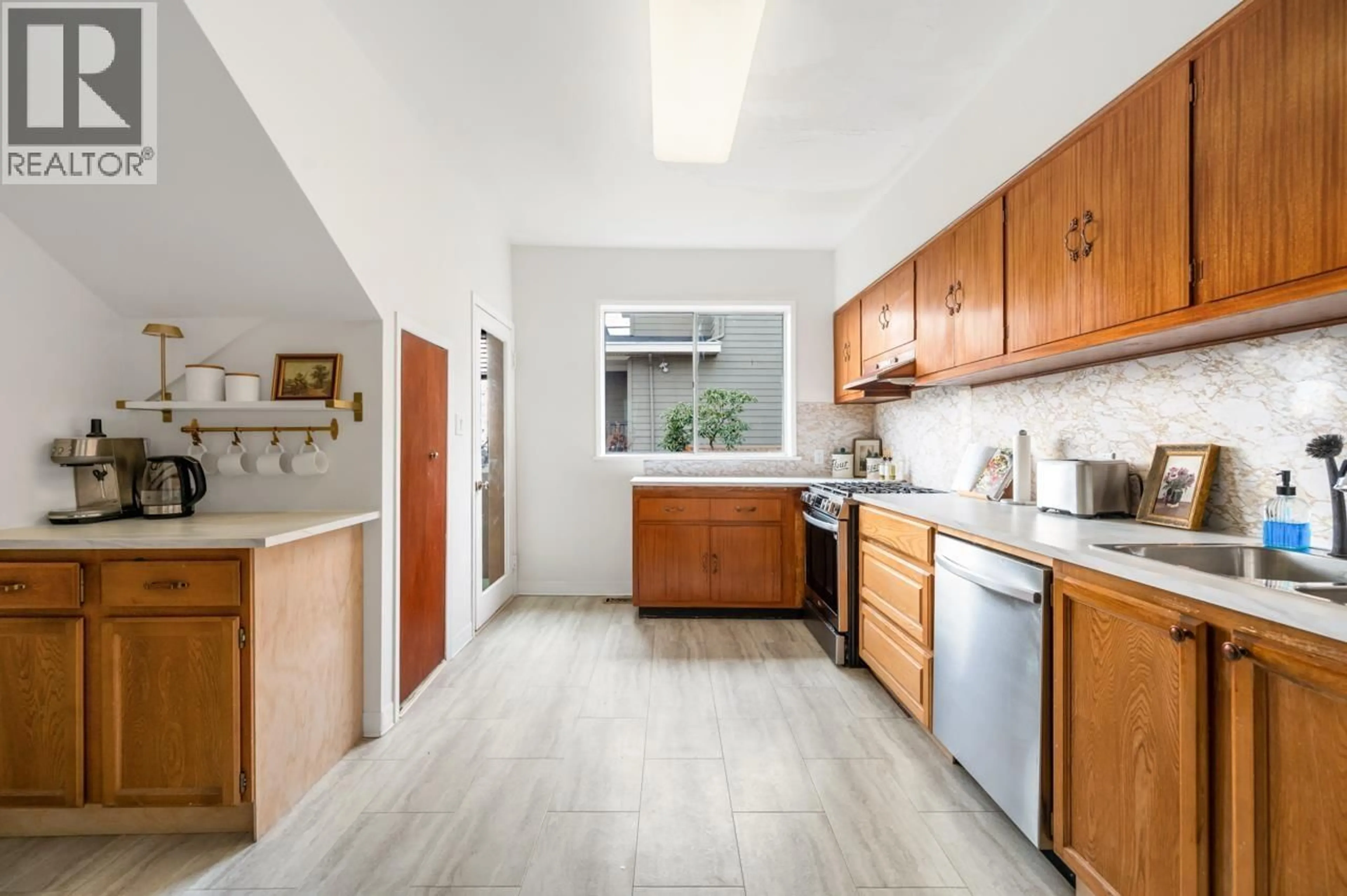 Standard kitchen, ceramic/tile floor for 1311 NANAIMO STREET, New Westminster British Columbia V3M2G1