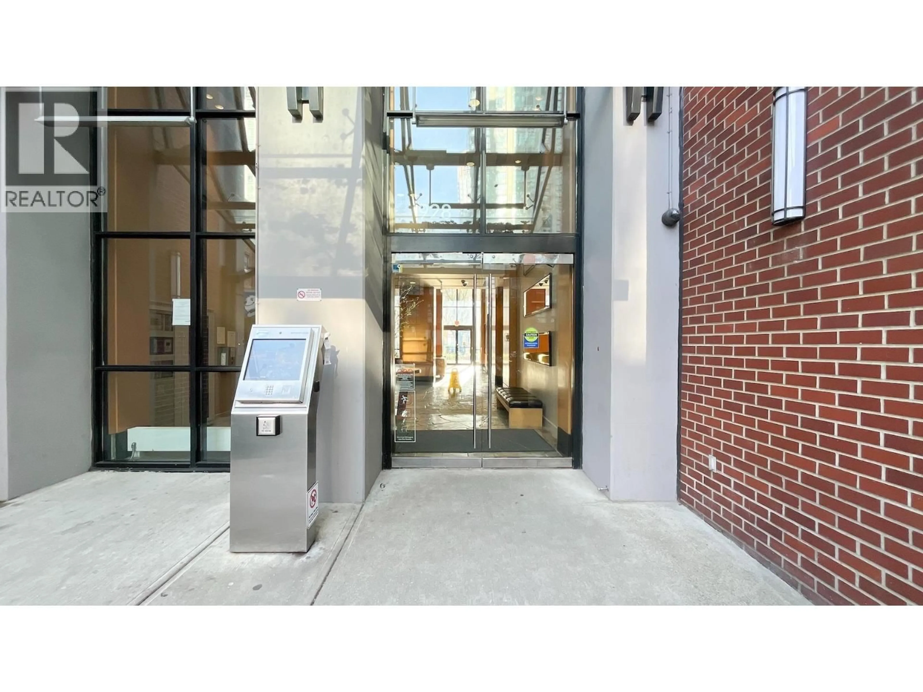 Indoor foyer for 407 - 928 HOMER STREET, Vancouver British Columbia V6B1T7