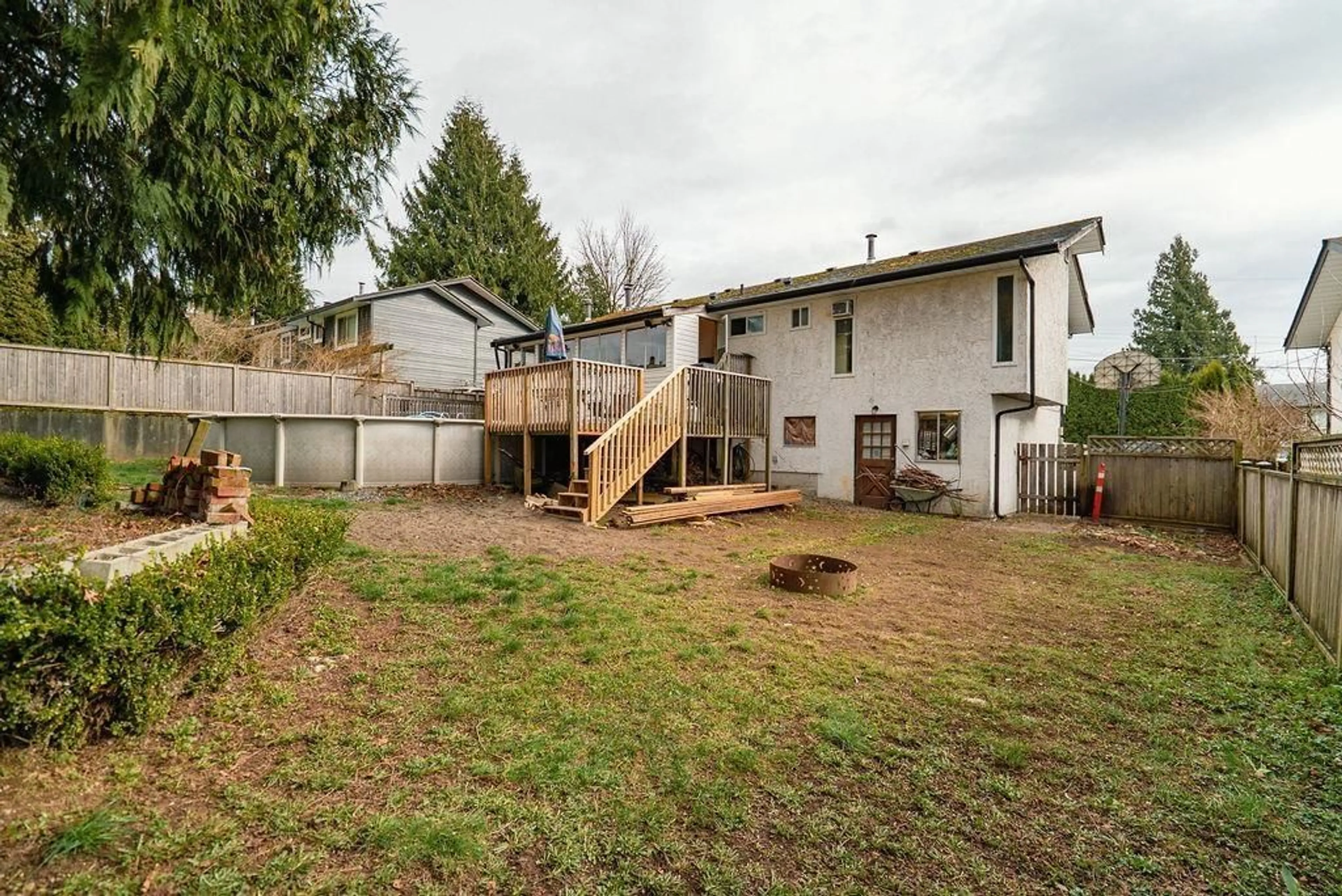 A pic from outside/outdoor area/front of a property/back of a property/a pic from drone, unknown for 8173 SUMAC PLACE, Mission British Columbia V2V5L2