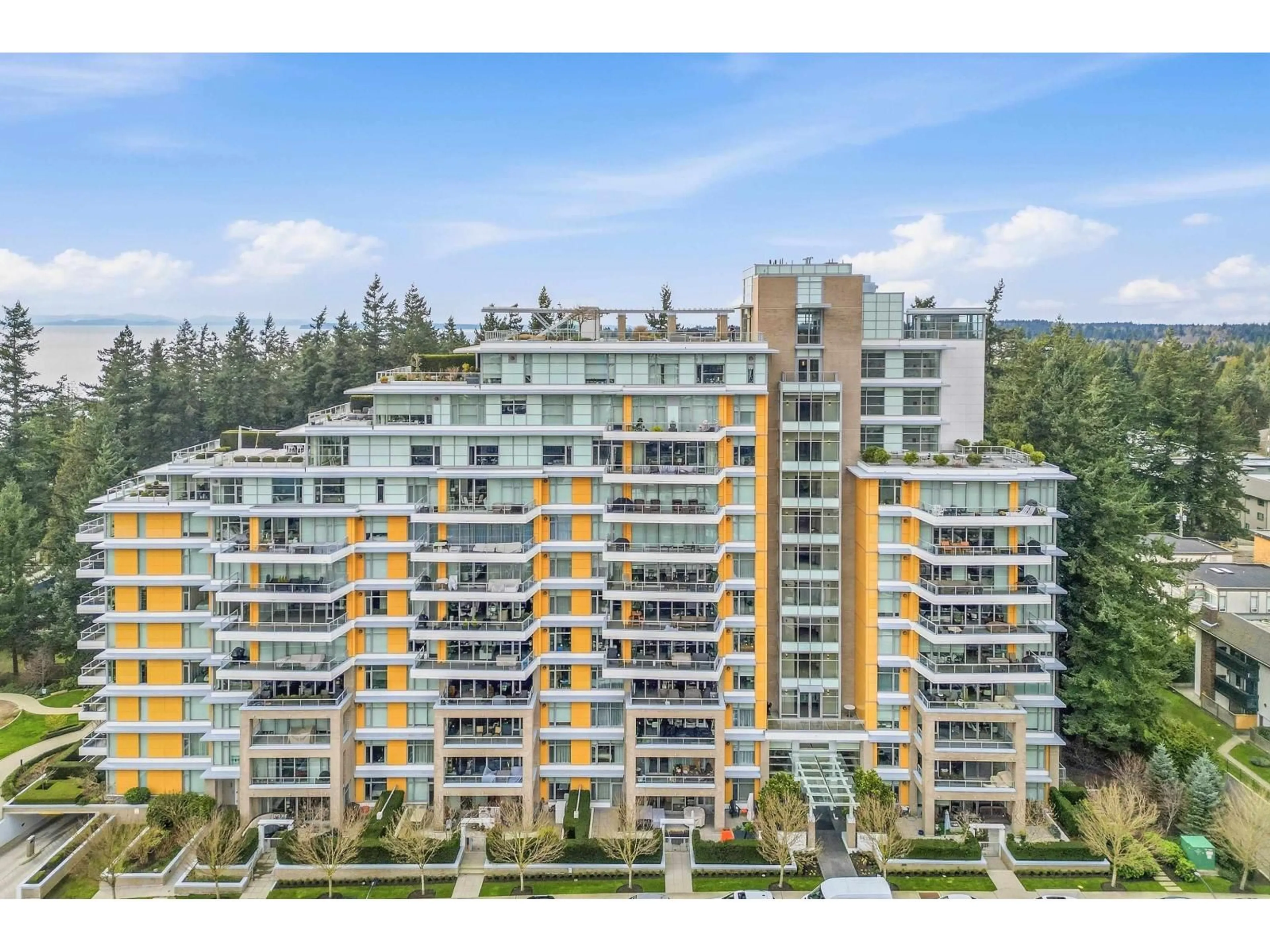 A pic from outside/outdoor area/front of a property/back of a property/a pic from drone, city buildings view from balcony for 103 - 1501 VIDAL STREET, White Rock British Columbia V4B0B5