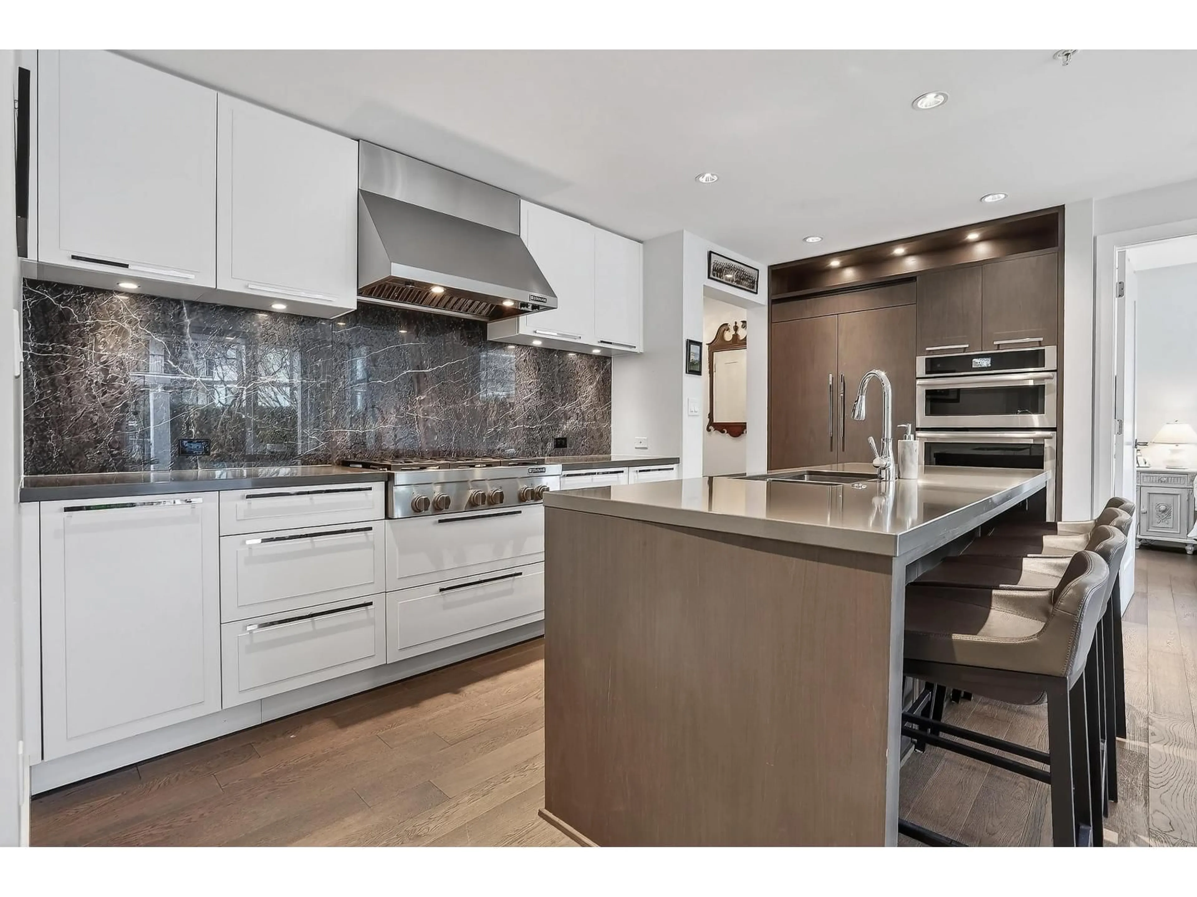 Contemporary kitchen, unknown for 103 - 1501 VIDAL STREET, White Rock British Columbia V4B0B5