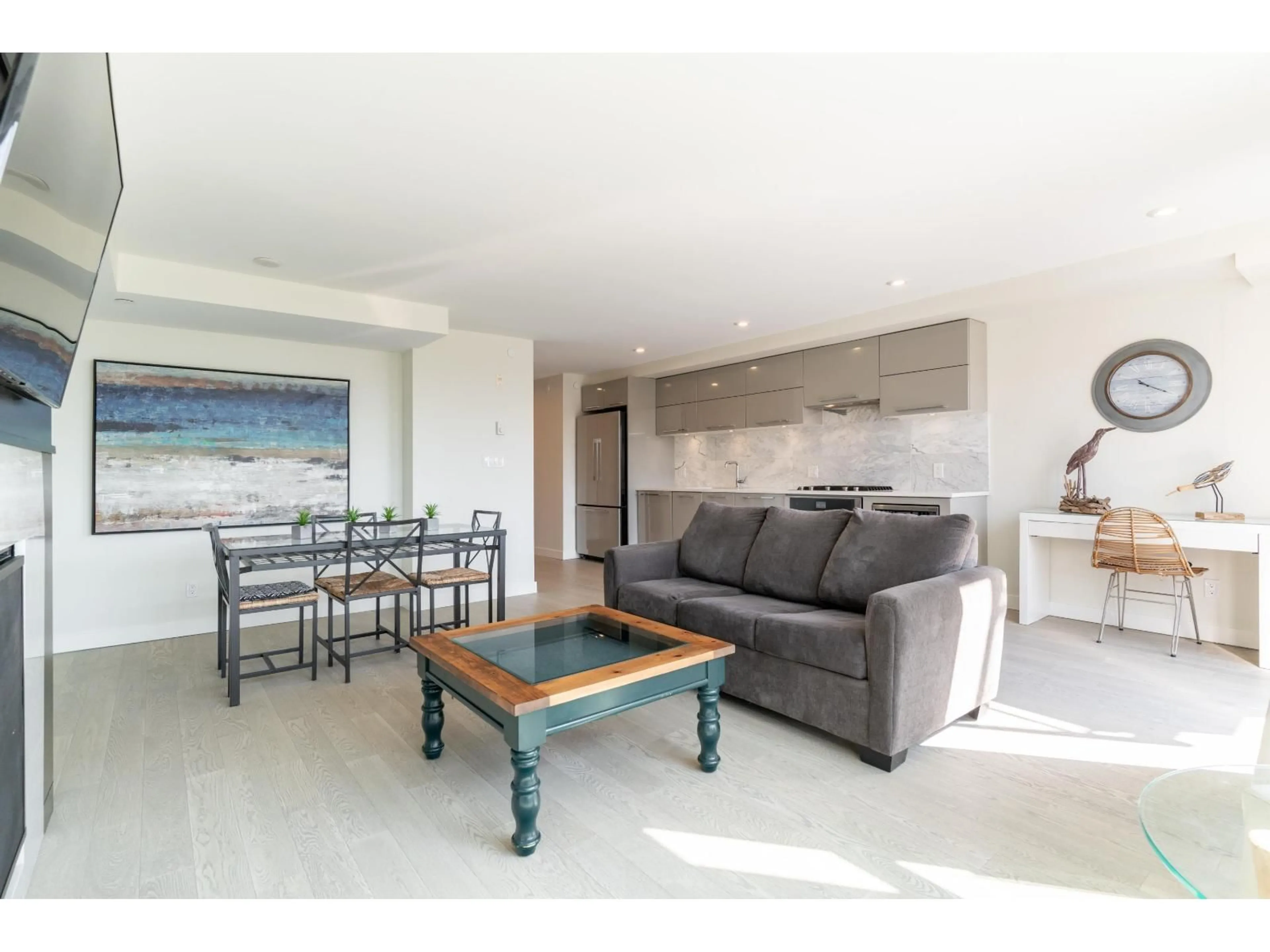 Living room with furniture, unknown for 203 - 1160 OXFORD STREET, White Rock British Columbia V4B0B3