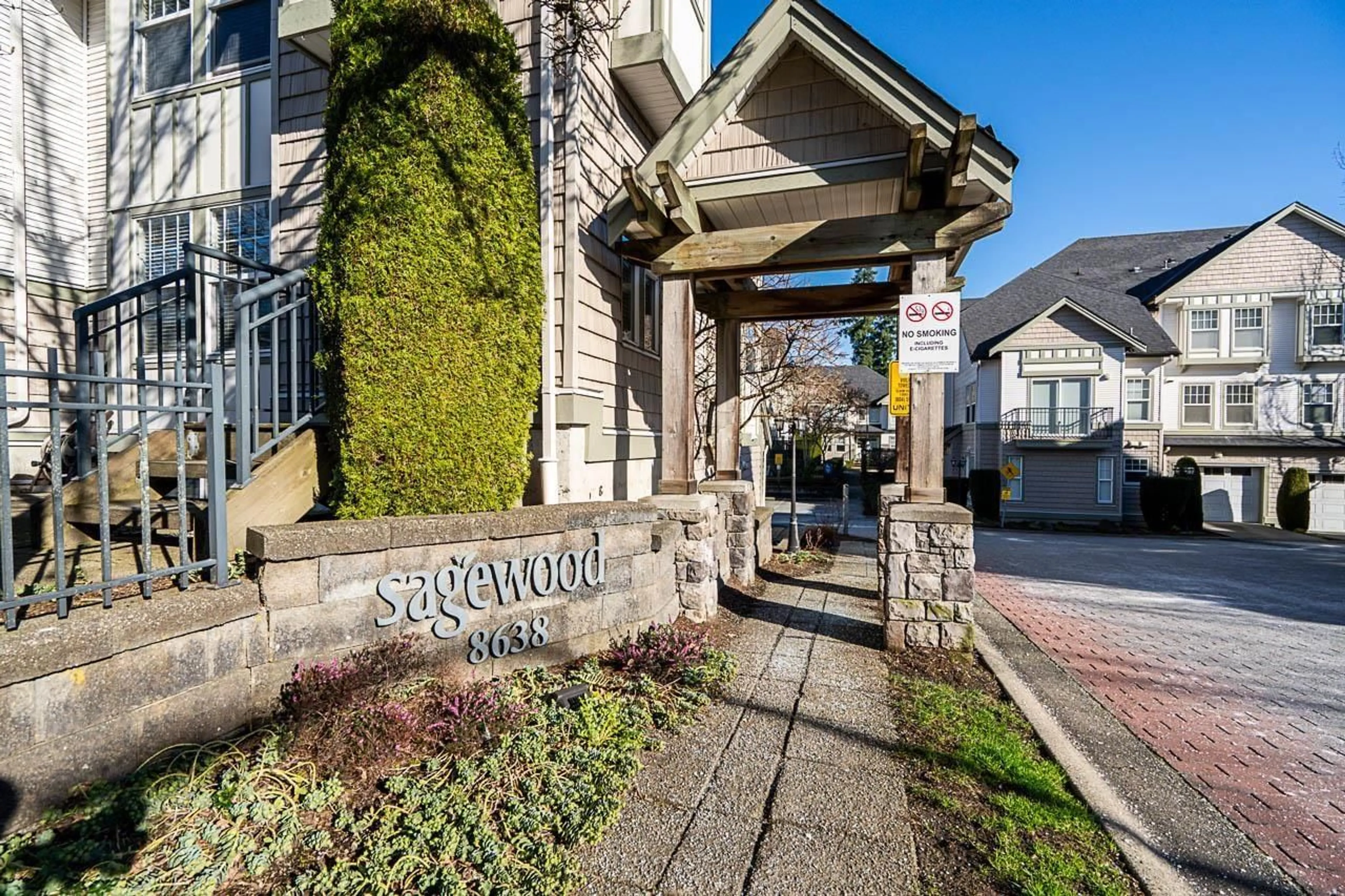 Indoor entryway for 5 - 8638 159 STREET, Surrey British Columbia V4N5P7