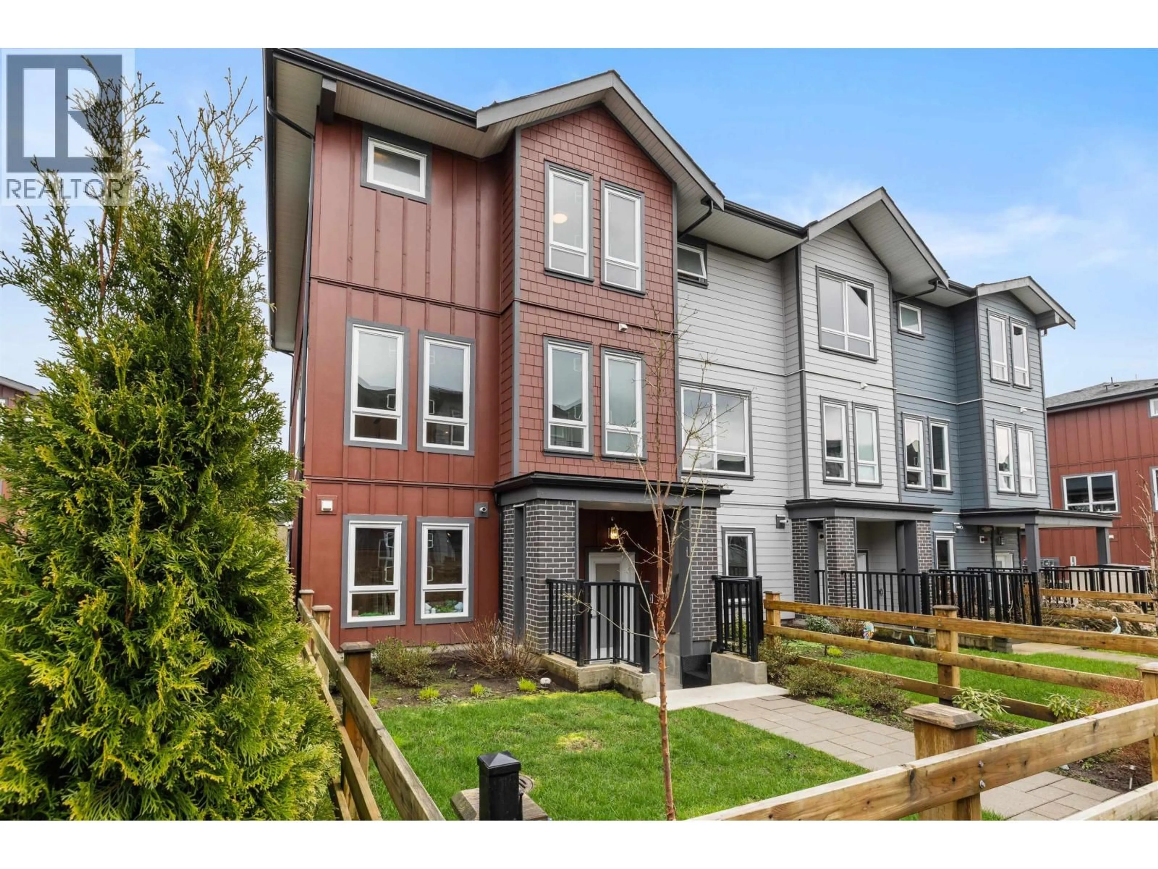 Home with vinyl exterior material, street for 8 - 11851 232 STREET, Maple Ridge British Columbia V2X6S8