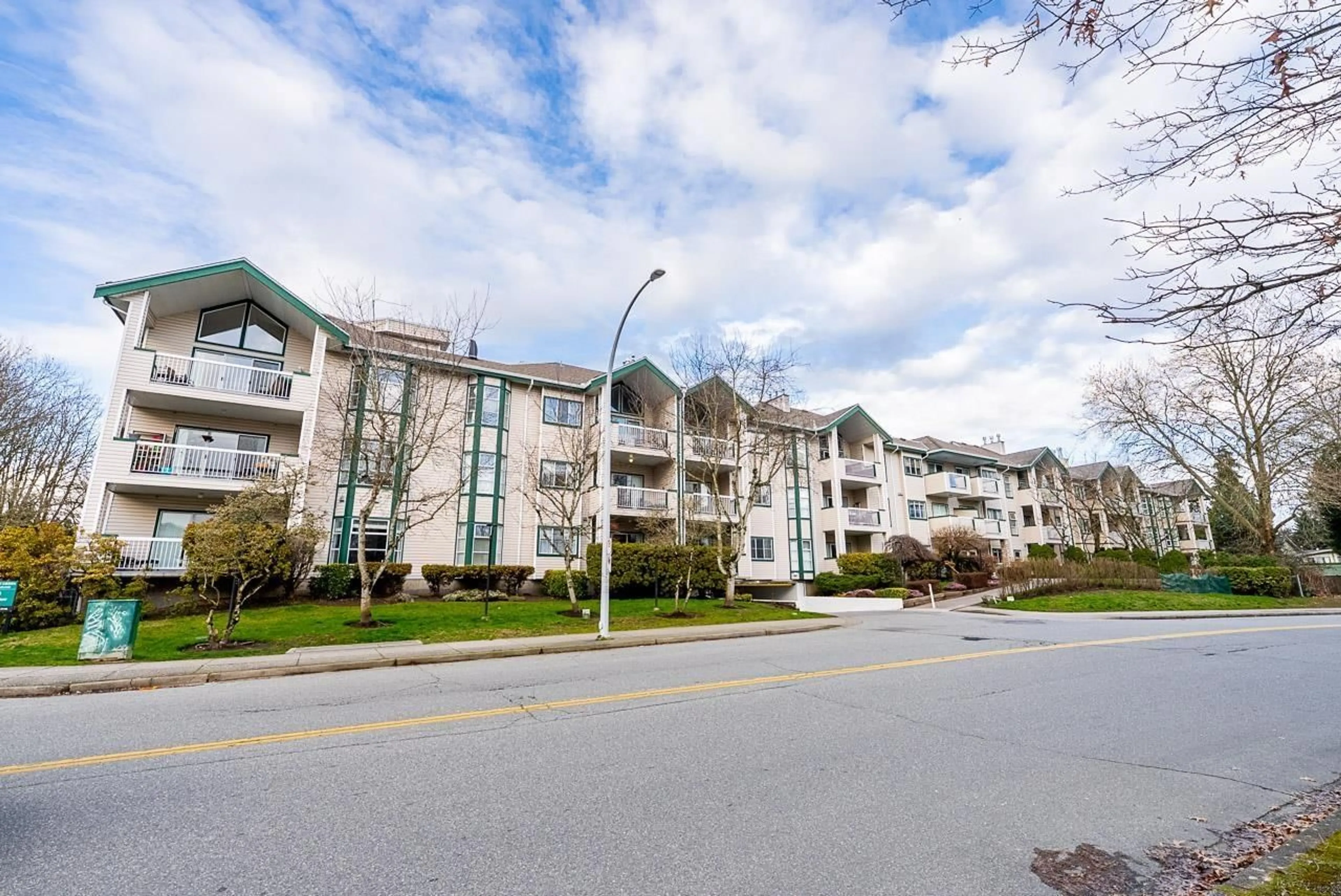 Unknown for 302 - 13911 70 AVENUE, Surrey British Columbia V3W6B4