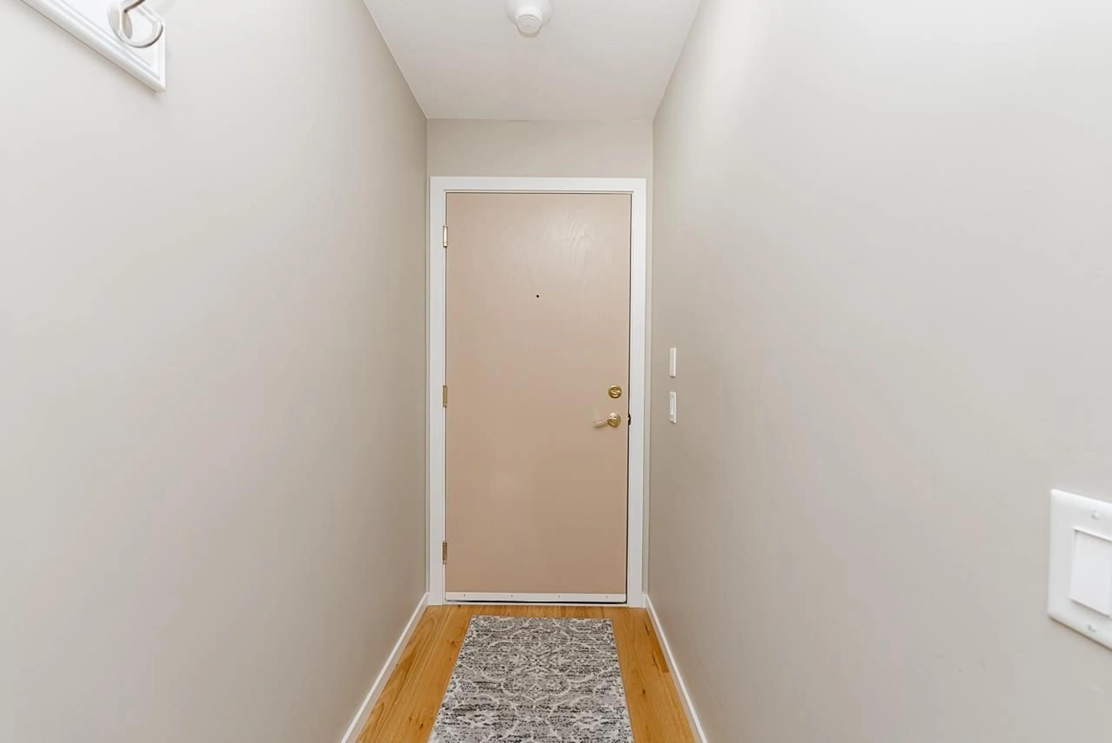 Indoor entryway for 302 - 13911 70 AVENUE, Surrey British Columbia V3W6B4