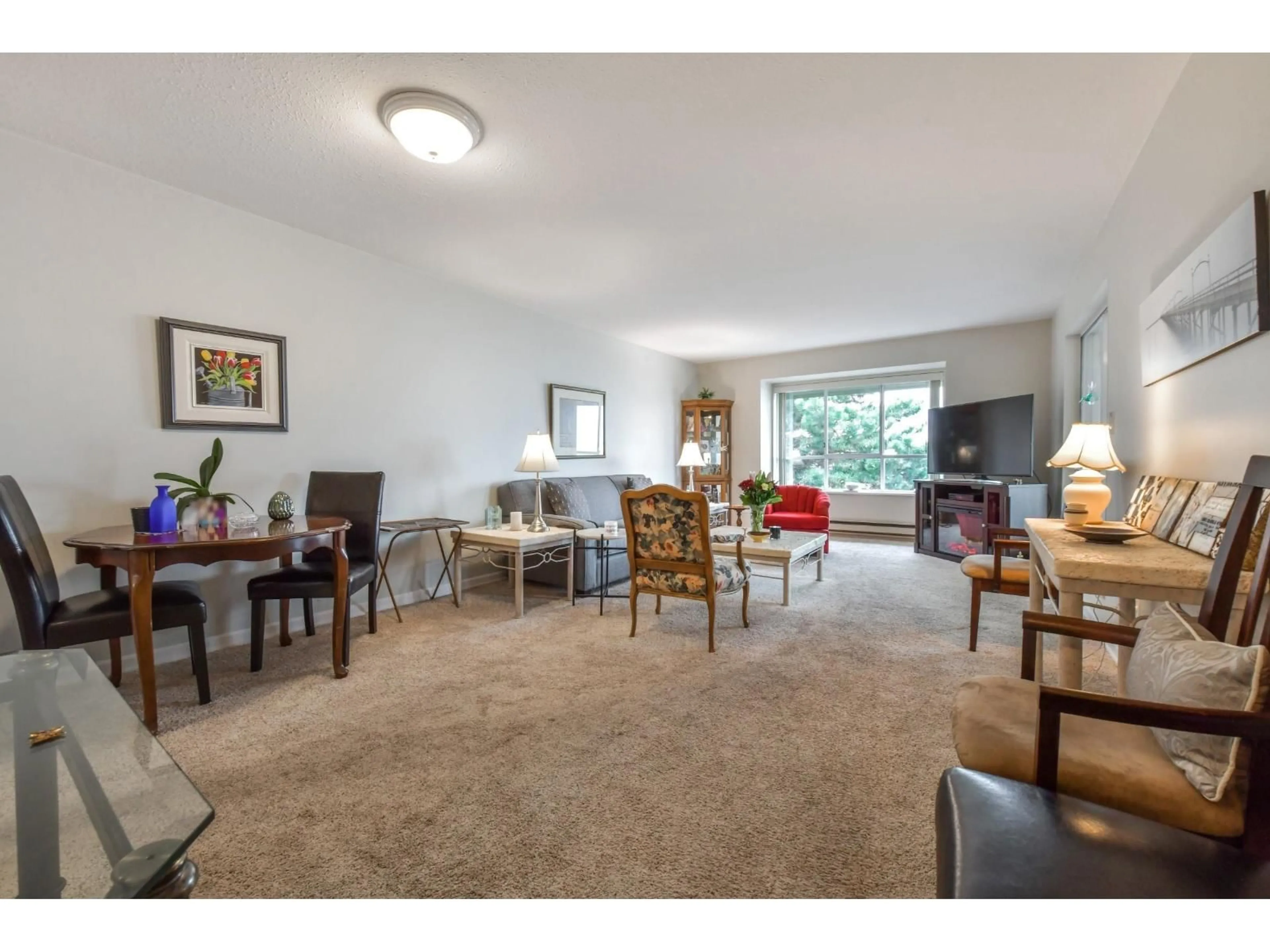 Living room with furniture, carpet floor for 303 - 15130 ROPER AVENUE, White Rock British Columbia V4B2E7