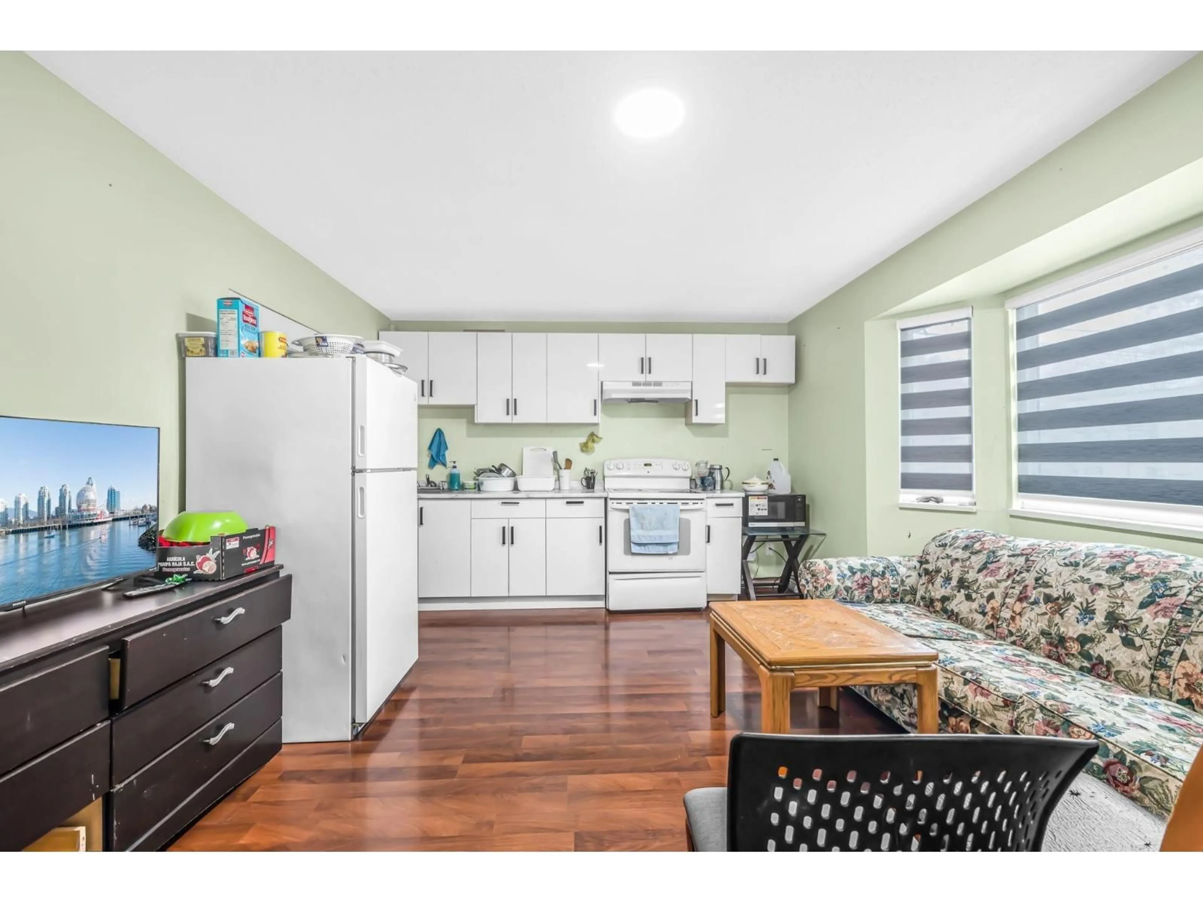 Standard kitchen, wood/laminate floor for 6848 135 STREET, Surrey British Columbia V3W4W6