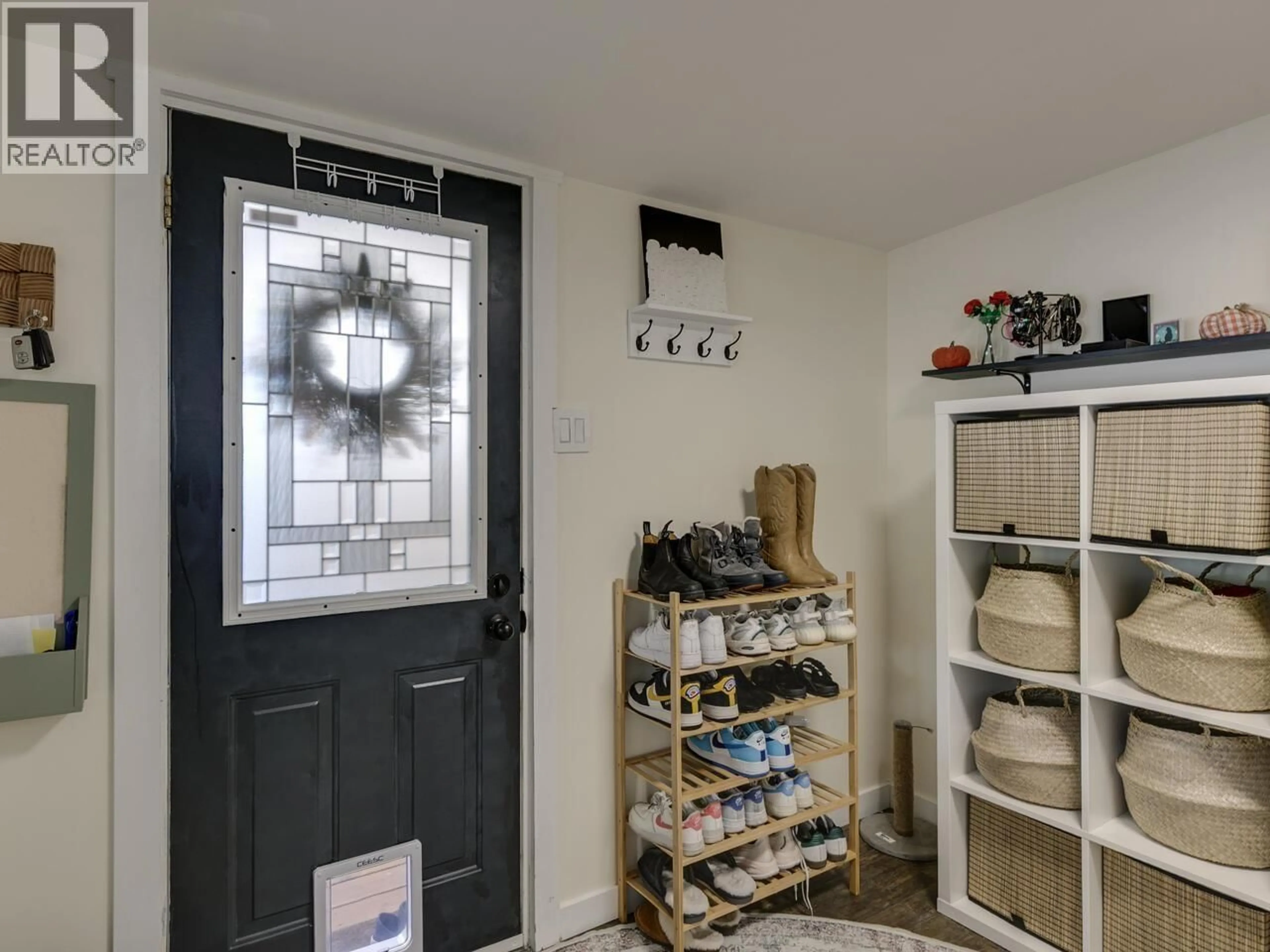 Indoor entryway for 4 - 39768 GOVERNMENT ROAD, Squamish British Columbia V8B0G3