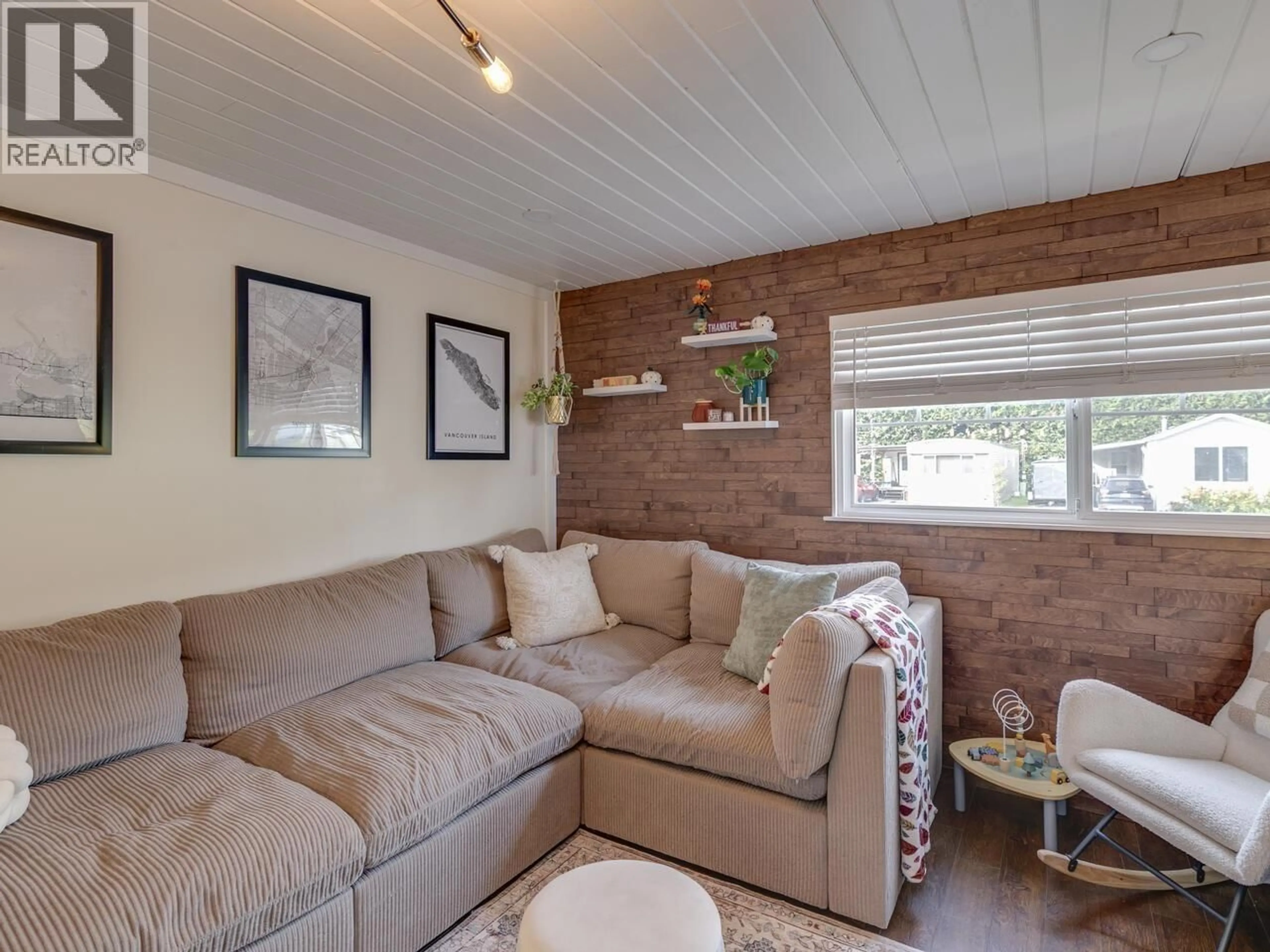 Living room with furniture, unknown for 4 - 39768 GOVERNMENT ROAD, Squamish British Columbia V8B0G3