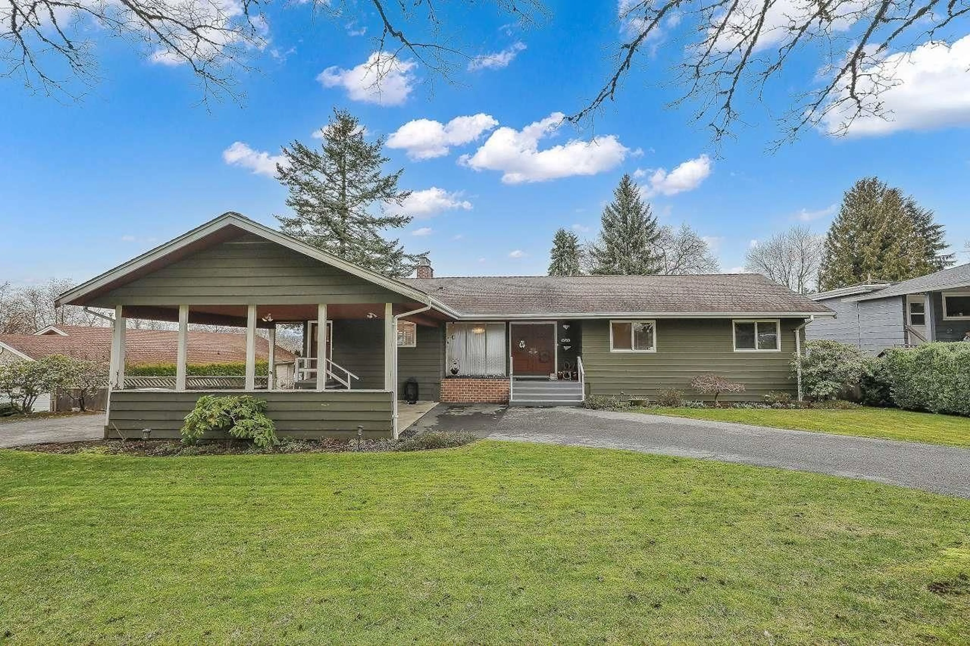 Home with vinyl exterior material, street for 13753 114 AVENUE, Surrey British Columbia V3R2L6