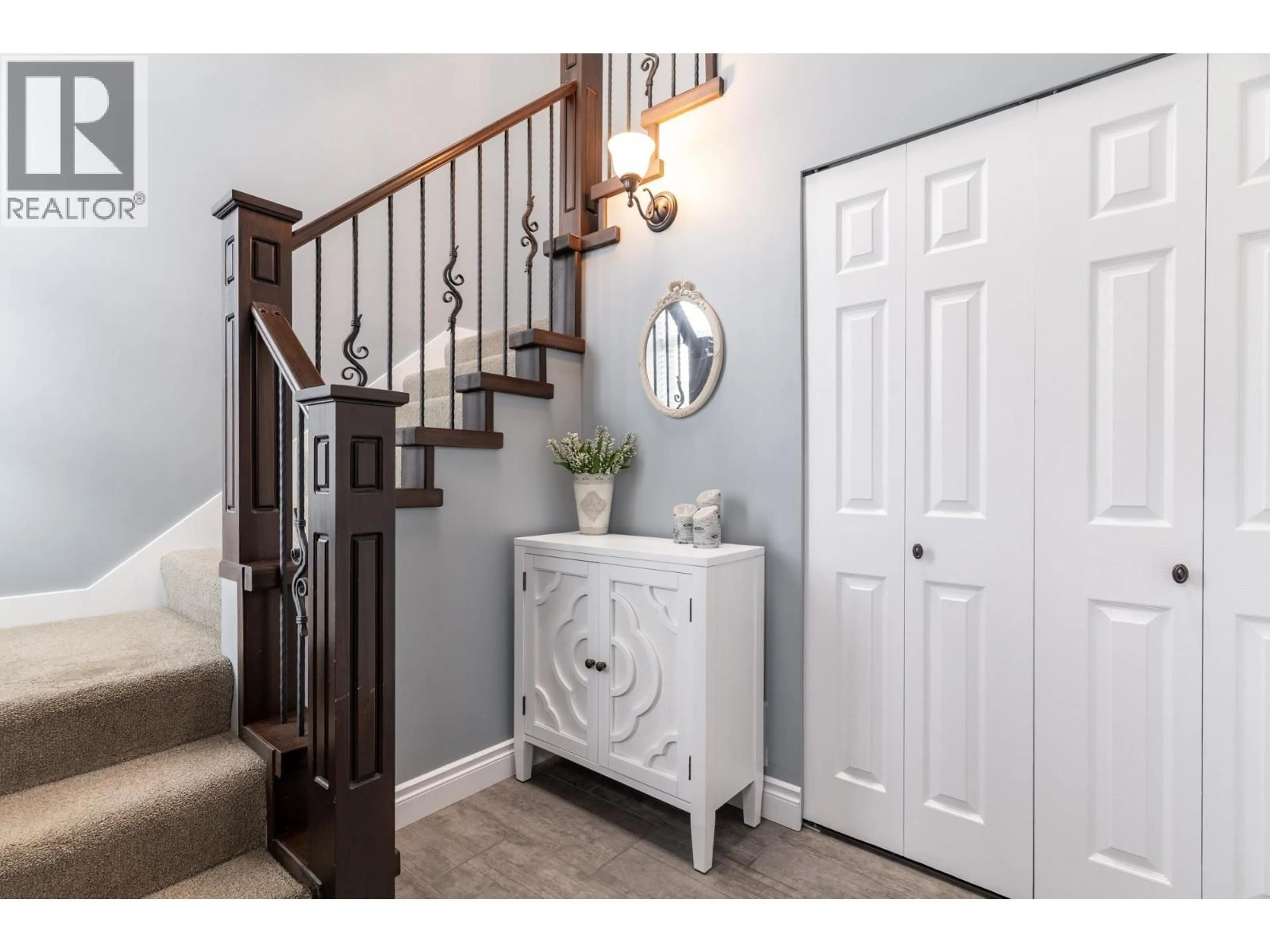Indoor entryway for 7 - 6280 48A AVENUE, Delta British Columbia V4K4W2