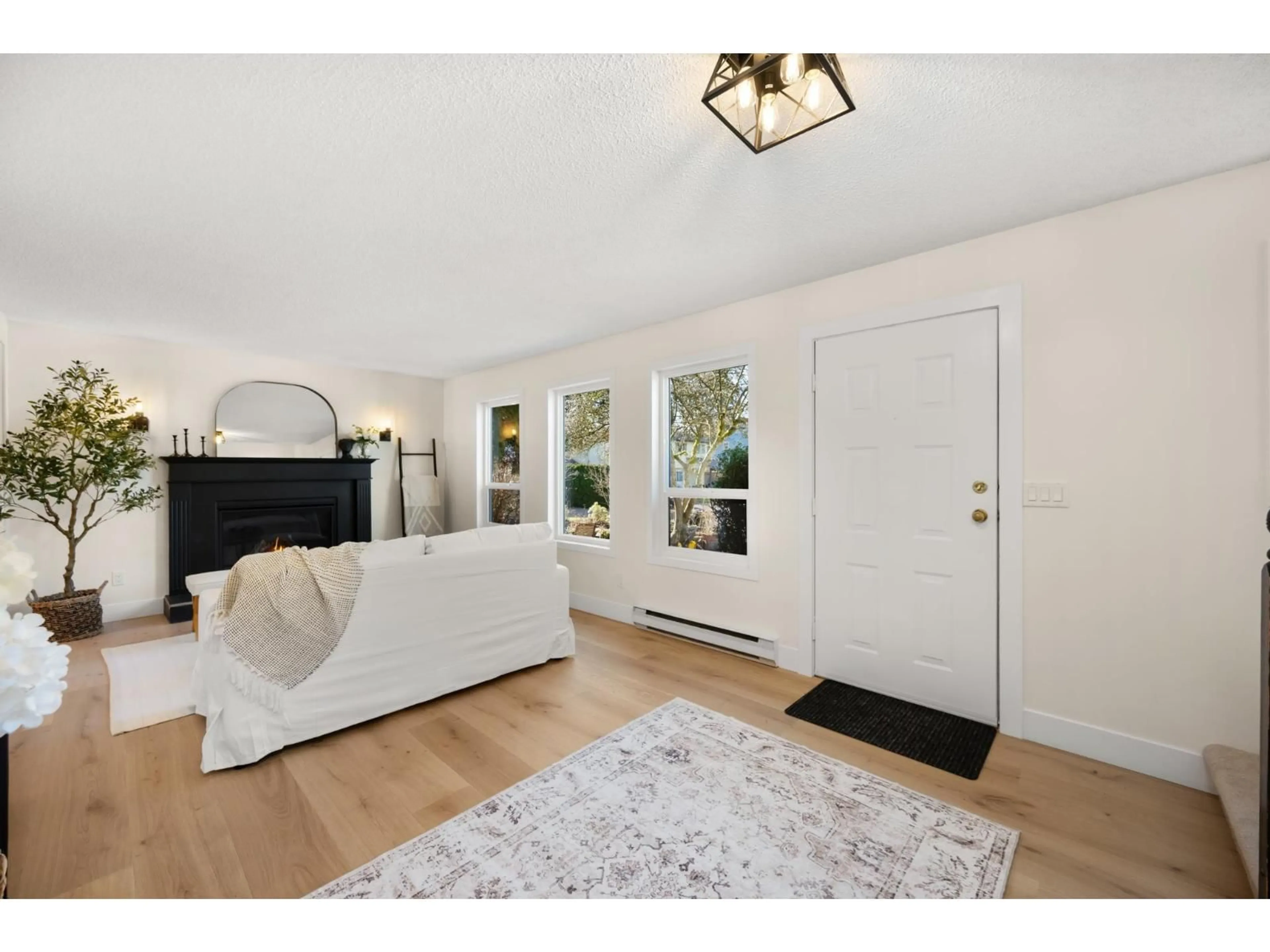 Indoor entryway for 9174 214 STREET, Langley British Columbia V1M2C1