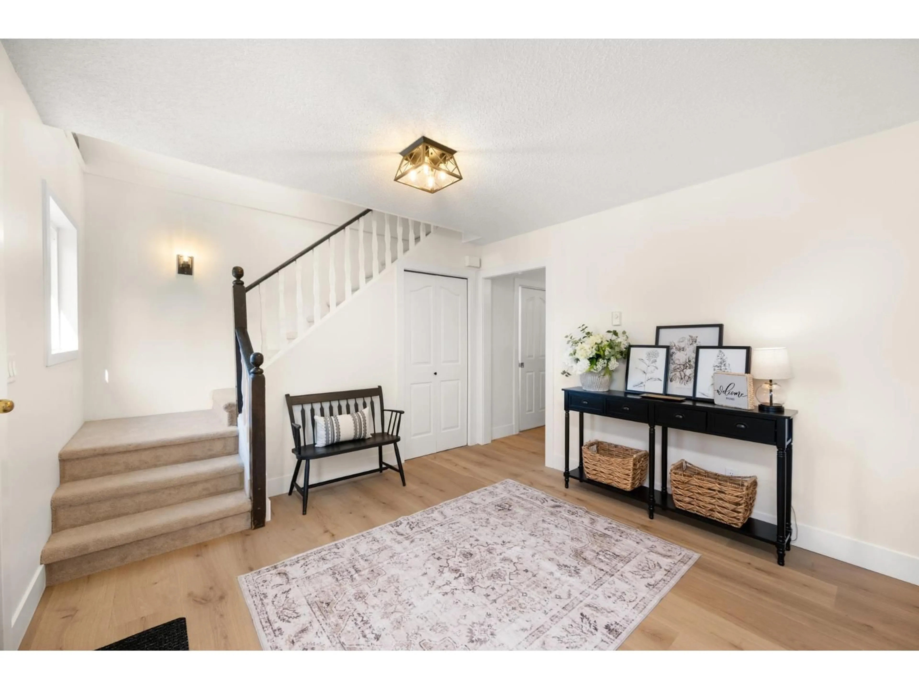 Indoor entryway for 9174 214 STREET, Langley British Columbia V1M2C1