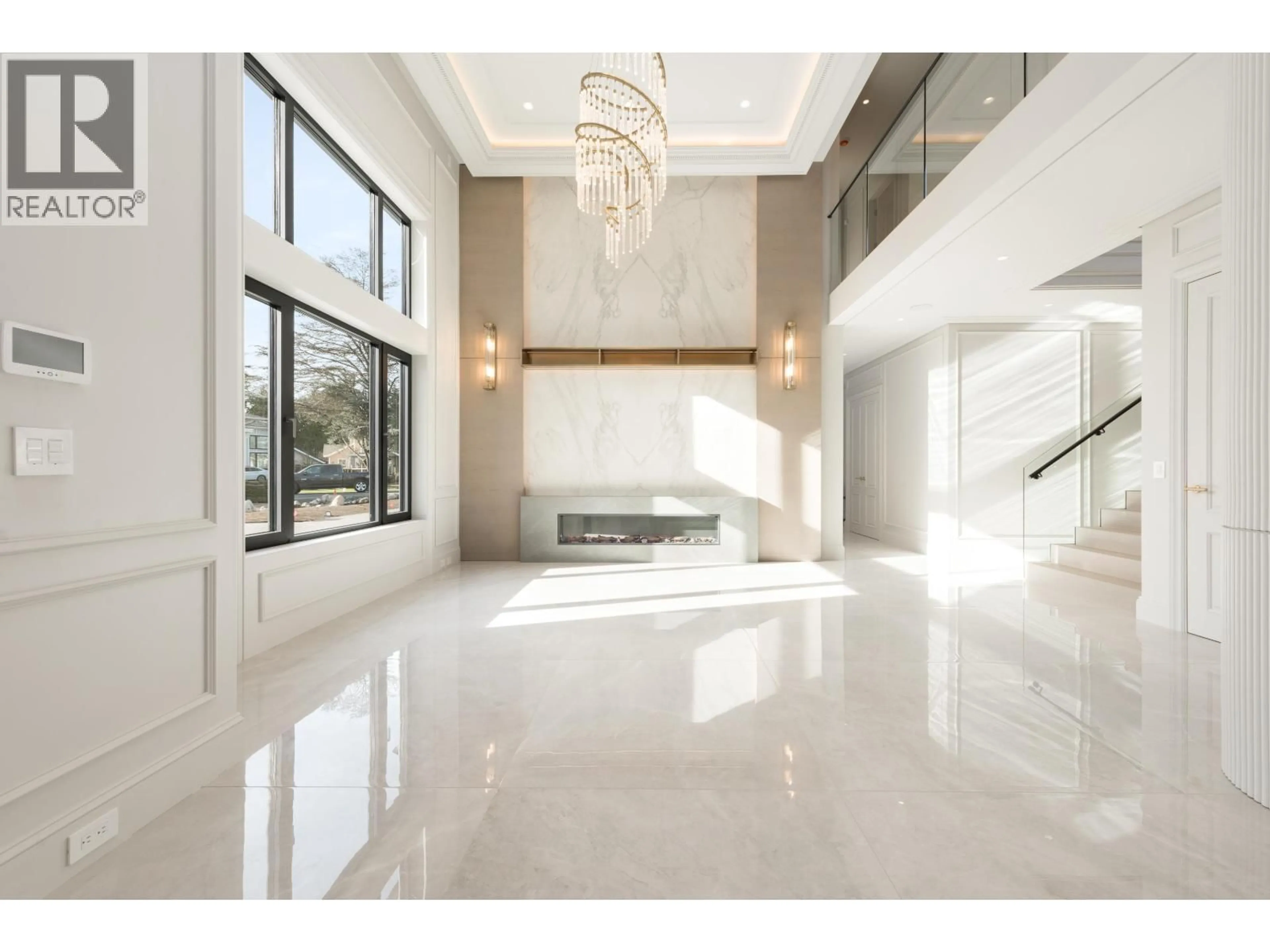 Indoor foyer for 9640 PINEWELL CRESCENT, Richmond British Columbia V7A2C8