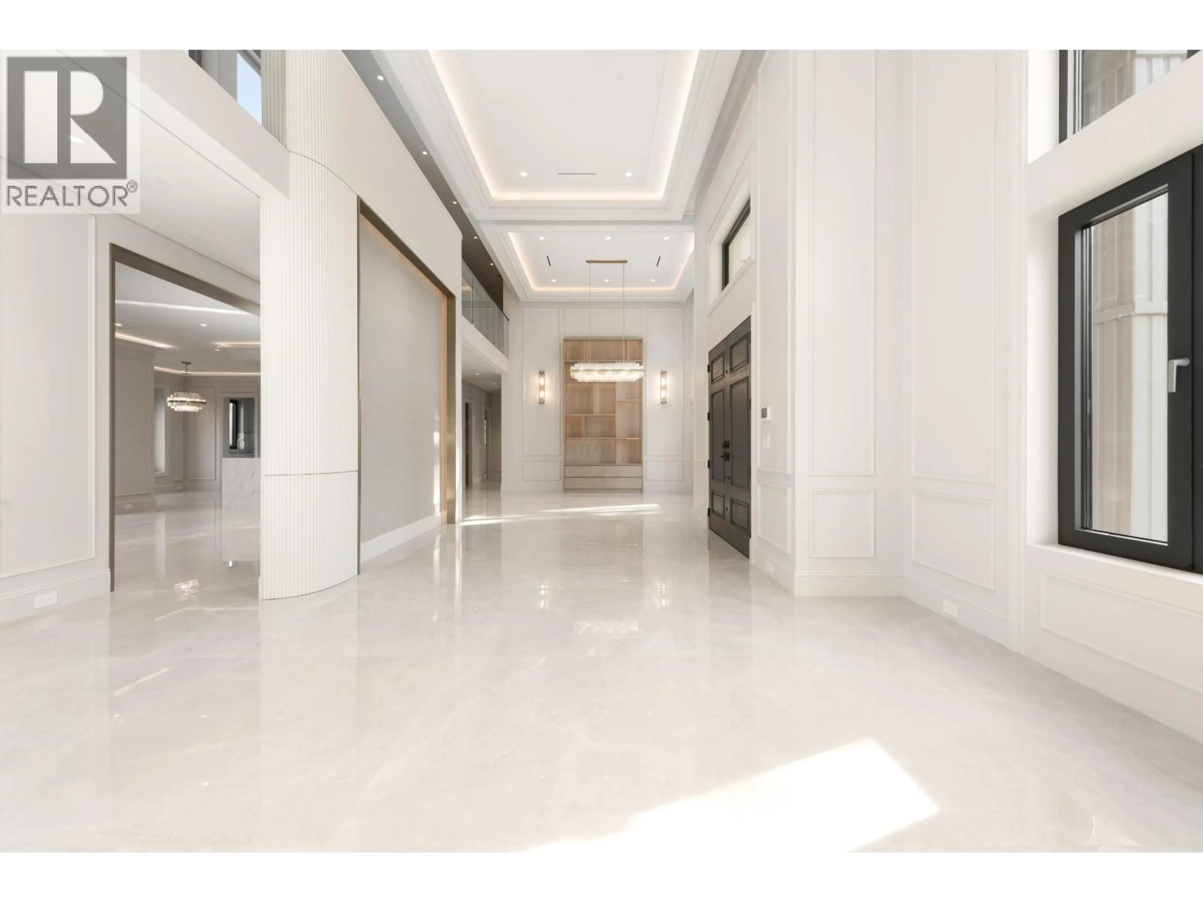 Indoor foyer for 9640 PINEWELL CRESCENT, Richmond British Columbia V7A2C8